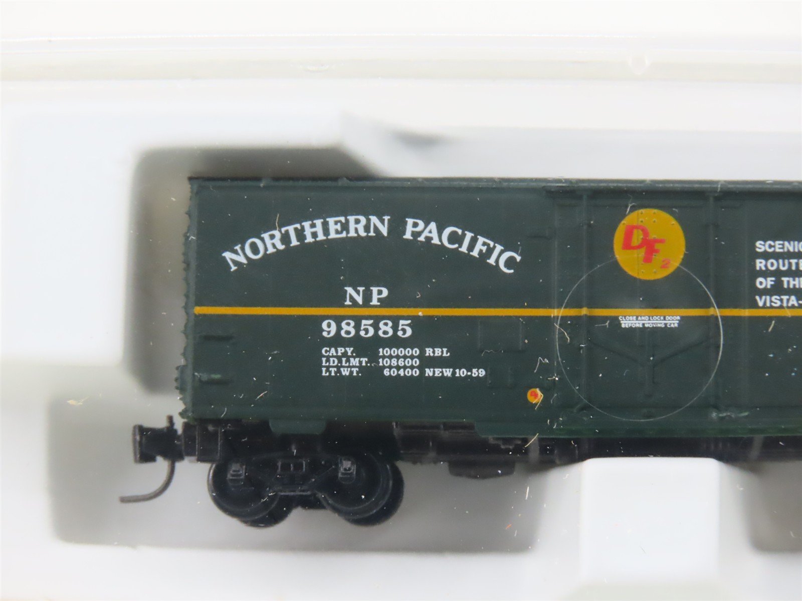Z Scale Micro-Trains MTL 14915-2 NP Northern Pacific 40' Boxcar #98585