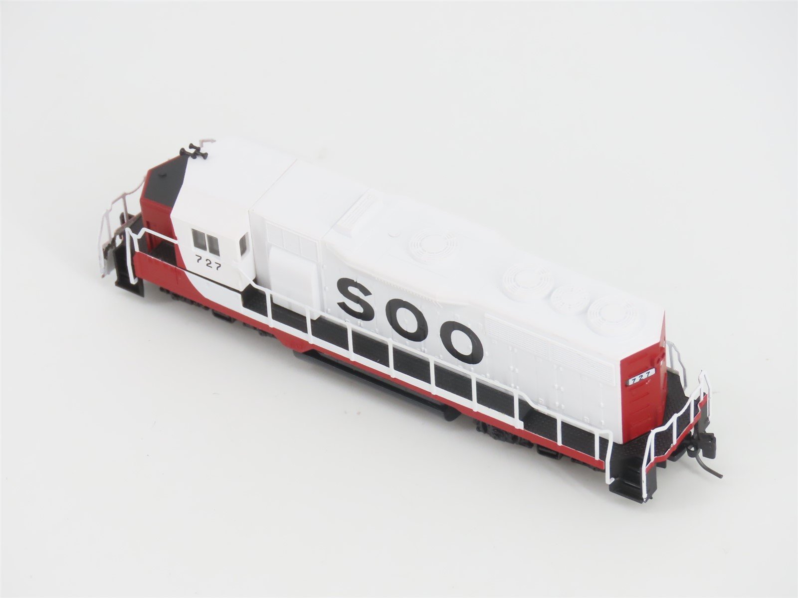 Z Scale Micro-Trains MTL 98101070 SOO Line GP35 Diesel Locomotive #727
