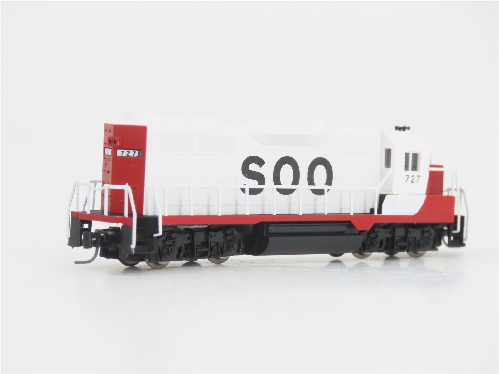 Z Scale Micro-Trains MTL 98101070 SOO Line GP35 Diesel Locomotive #727