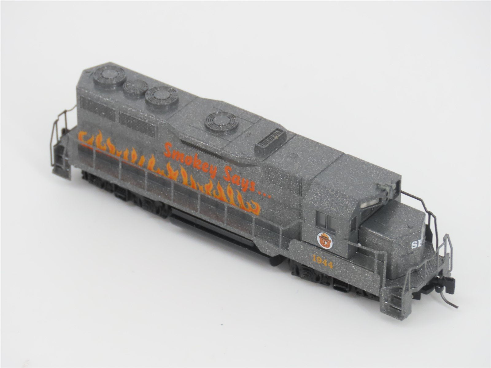 Z Scale Micro-Trains MTL 98101520 SBX Smokey Bear GP35 Diesel Locomotive #1944