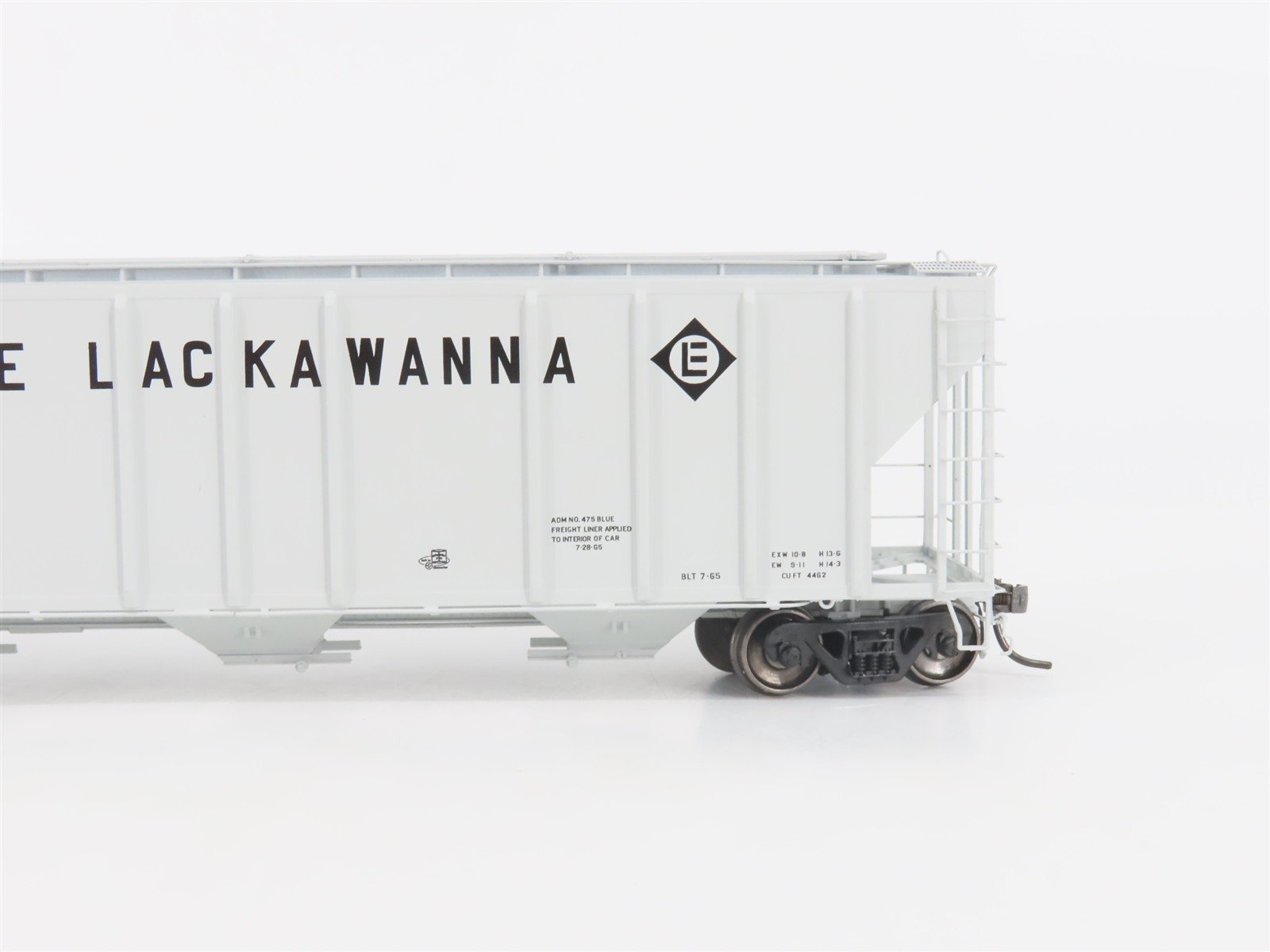 HO Scale ExactRail Platinum EP-80174-5 EL Erie Lackawanna 3-Bay Hopper #20062