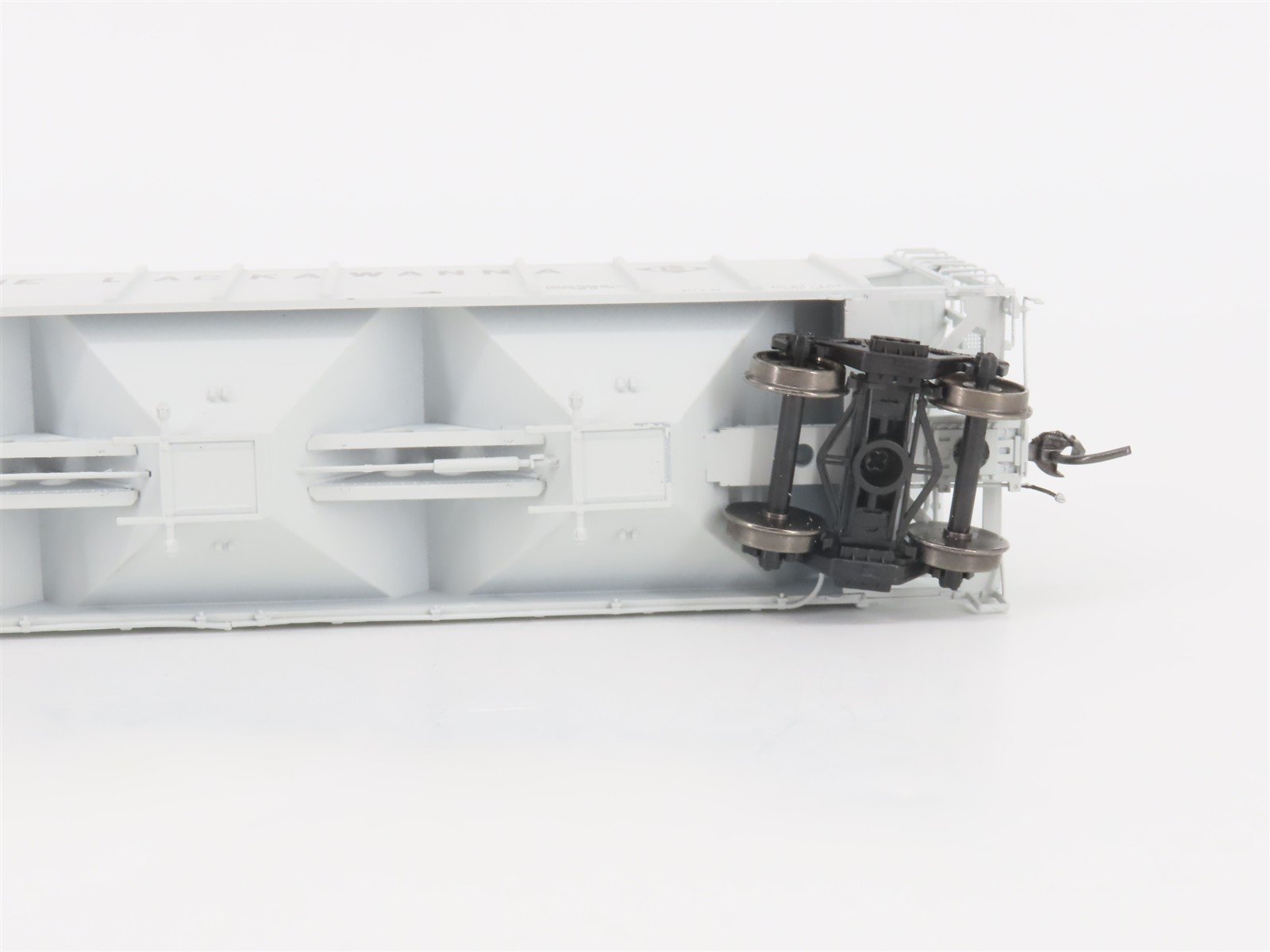 HO Scale ExactRail Platinum EP-80174-4 EL Erie Lackawanna 3-Bay Hopper #20061