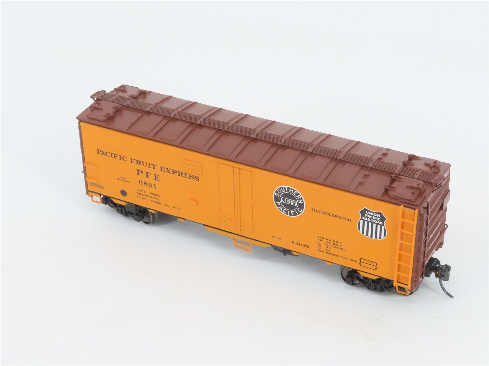 HO Scale InterMountain 45532-28* SP UP PFE Pacific Fruit Express Reefer #6861