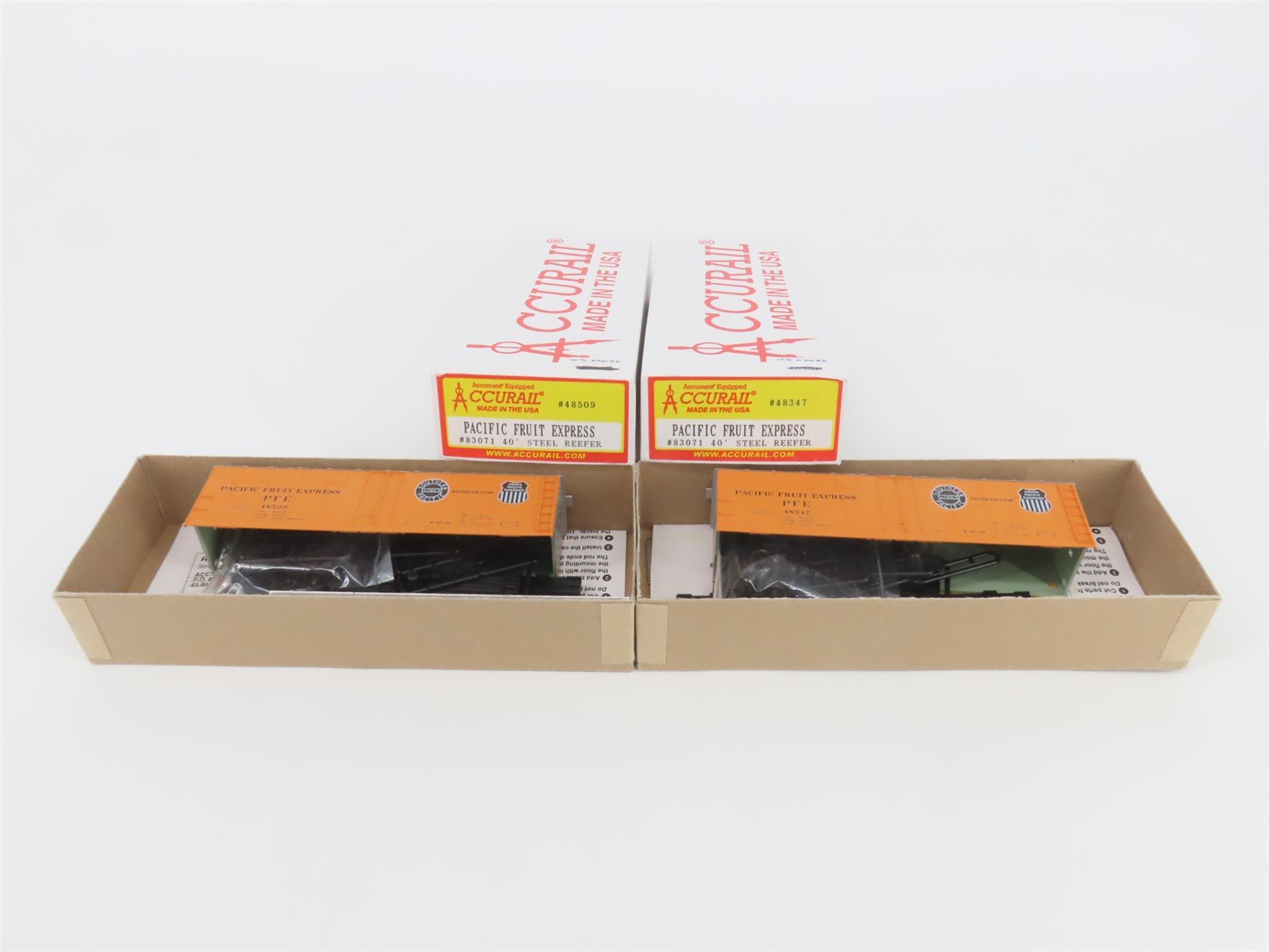 LOT of 2 HO Scale Accurail Kits PFE Pacific Fruit Express 40' Steel Reefers