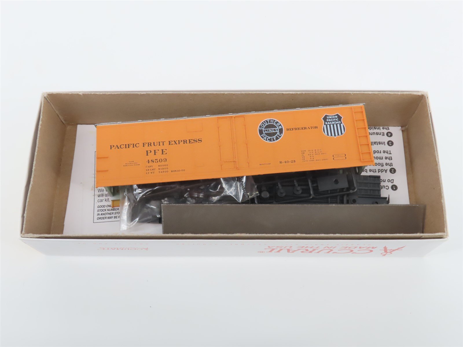 LOT of 2 HO Scale Accurail Kits PFE Pacific Fruit Express 40' Steel Reefers