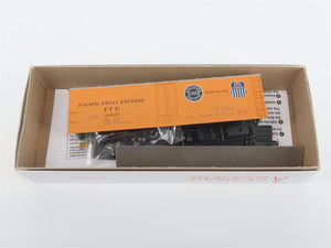 LOT of 2 HO Scale Accurail Kits PFE Pacific Fruit Express 40' Steel Reefers