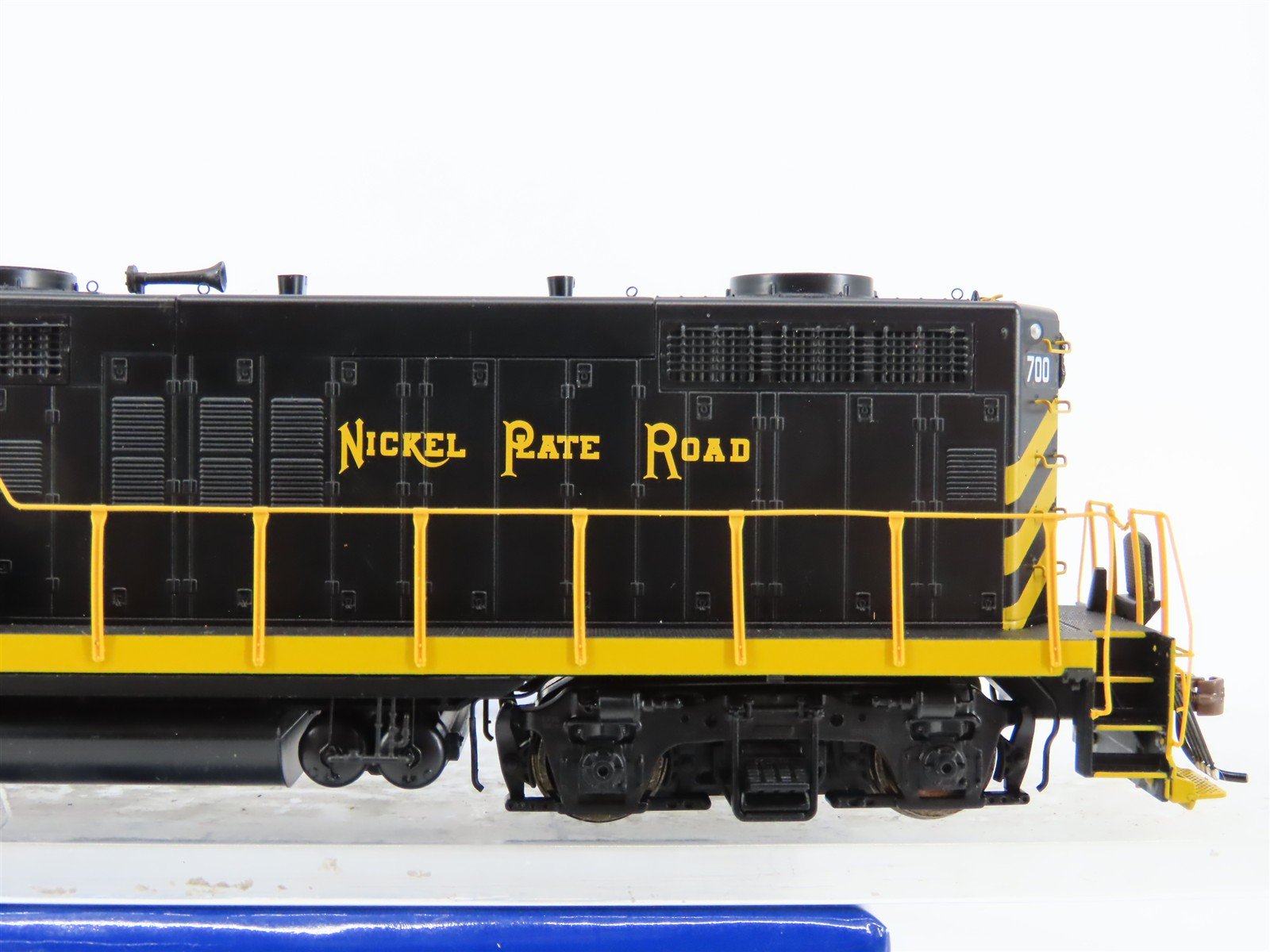 HO Athearn Genesis ATHG30717 NKP Nickel Plate Road GP18 Diesel #700 DCC & Sound