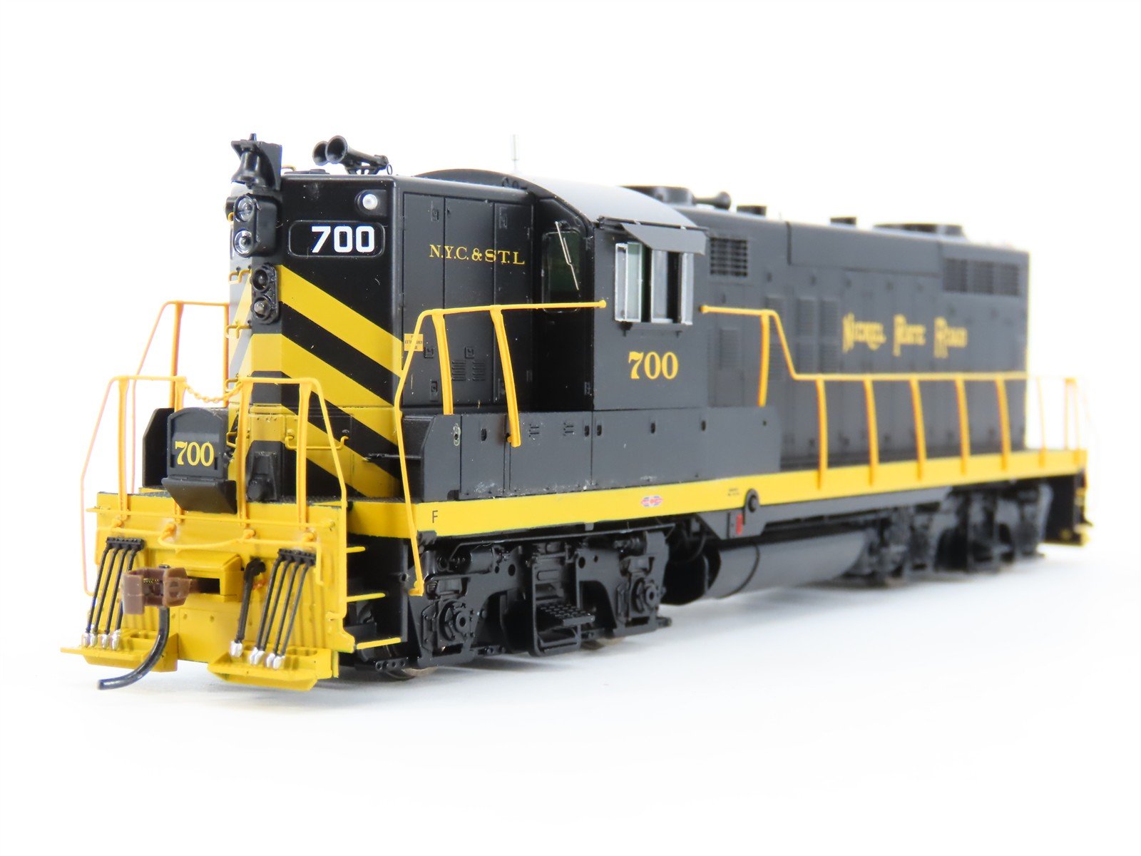 HO Athearn Genesis ATHG30717 NKP Nickel Plate Road GP18 Diesel #700 DCC & Sound