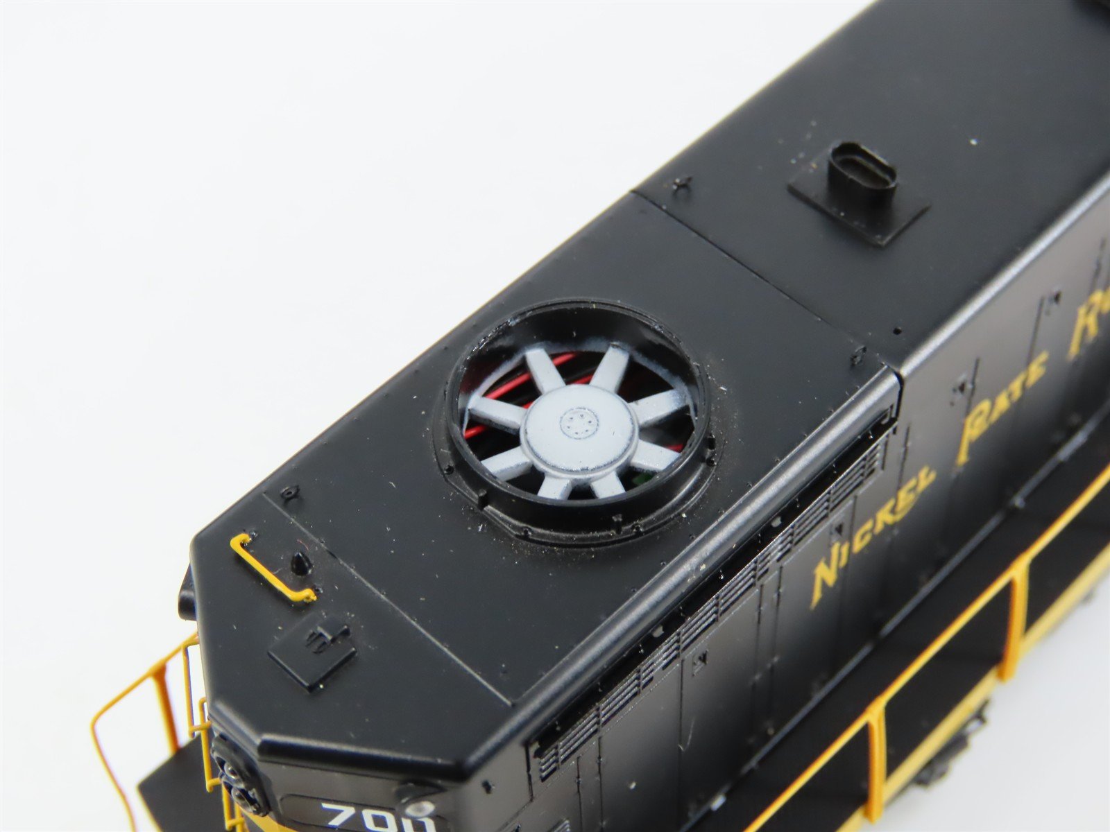 HO Athearn Genesis ATHG30717 NKP Nickel Plate Road GP18 Diesel #700 DCC & Sound