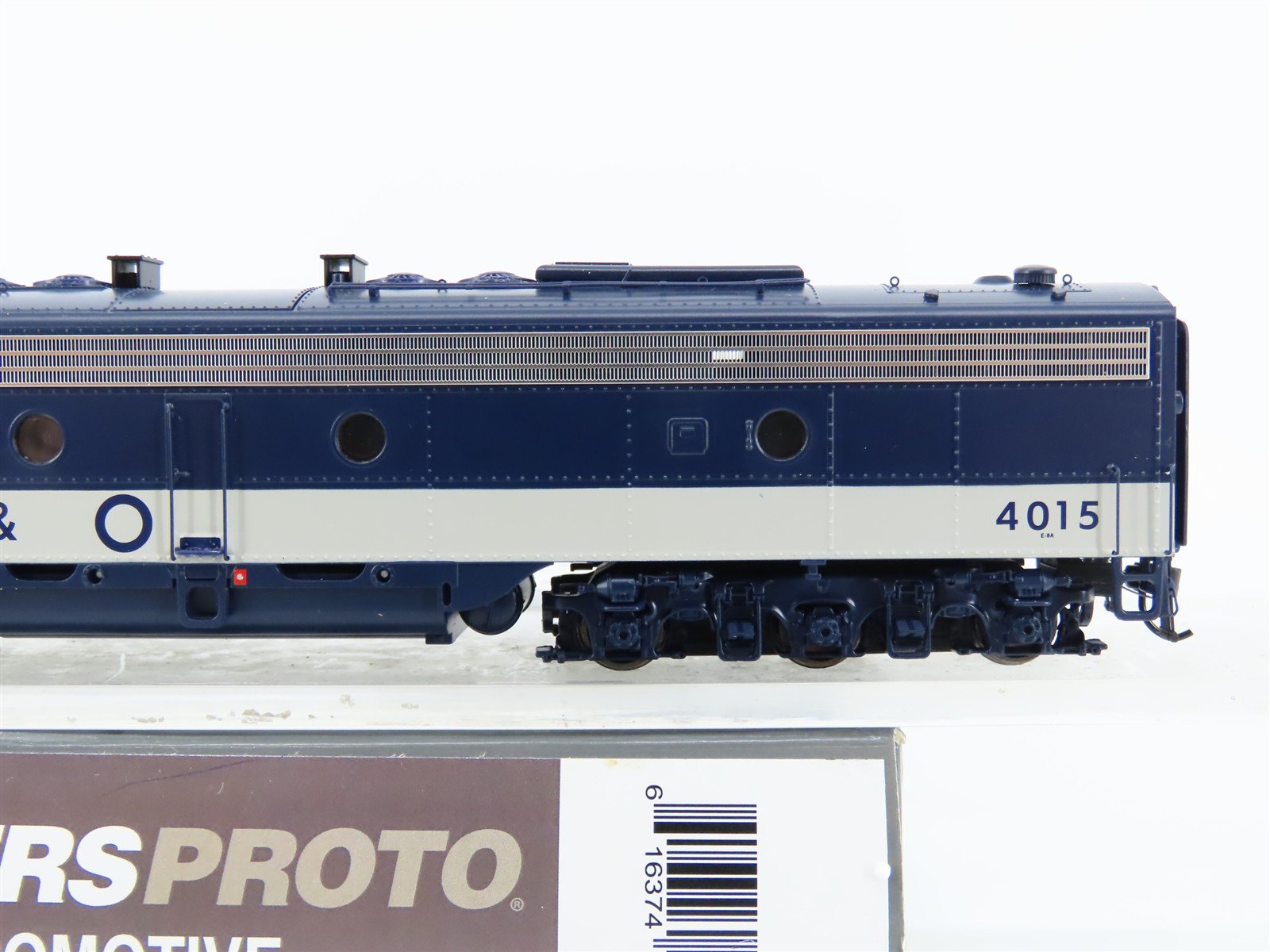 HO Walthers Proto 920-42912 C&O Chesapeake & Ohio E8A Diesel #4015 w/DCC & Sound