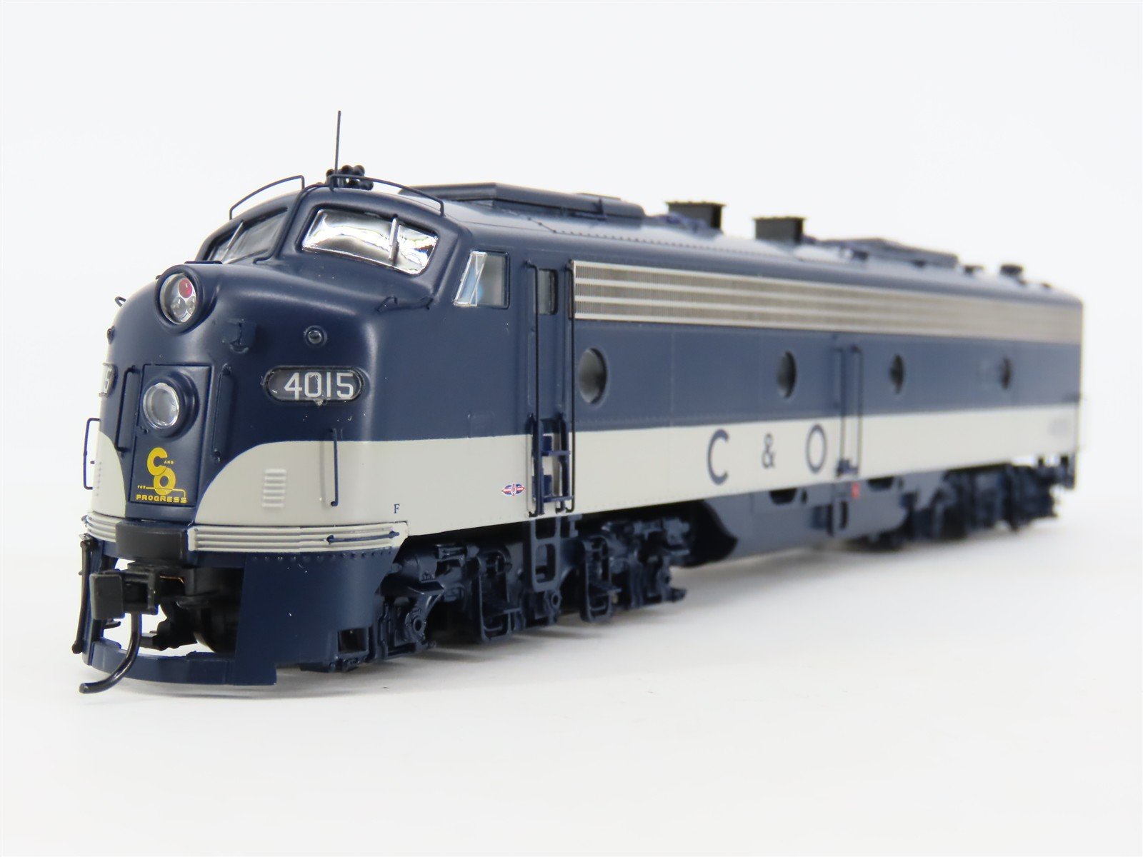 HO Walthers Proto 920-42912 C&O Chesapeake & Ohio E8A Diesel #4015 w/DCC & Sound