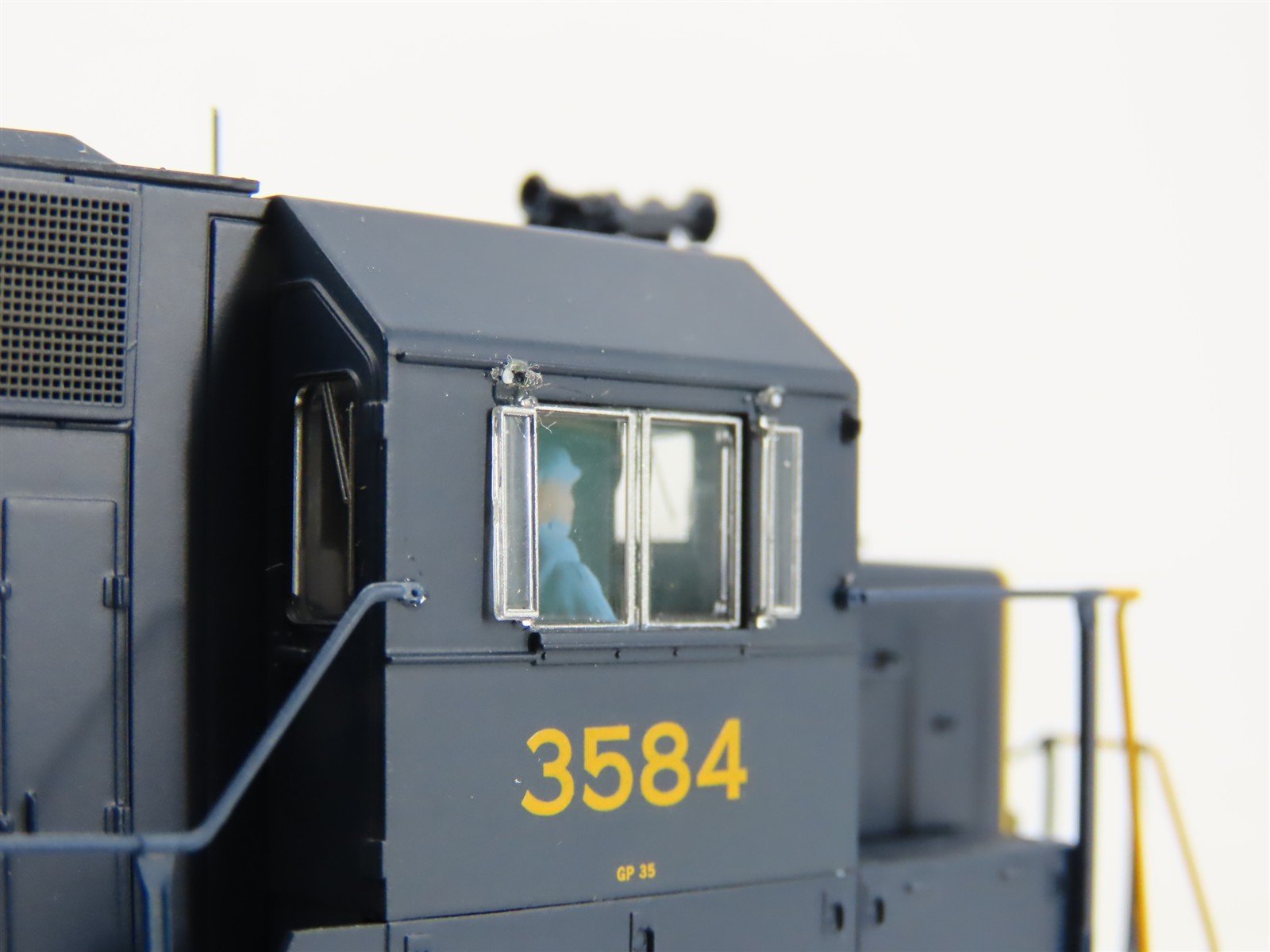 HO Walthers Proto 920-42155 C&O EMD GP35 Ph. II Diesel #3584 w/ DCC & Sound