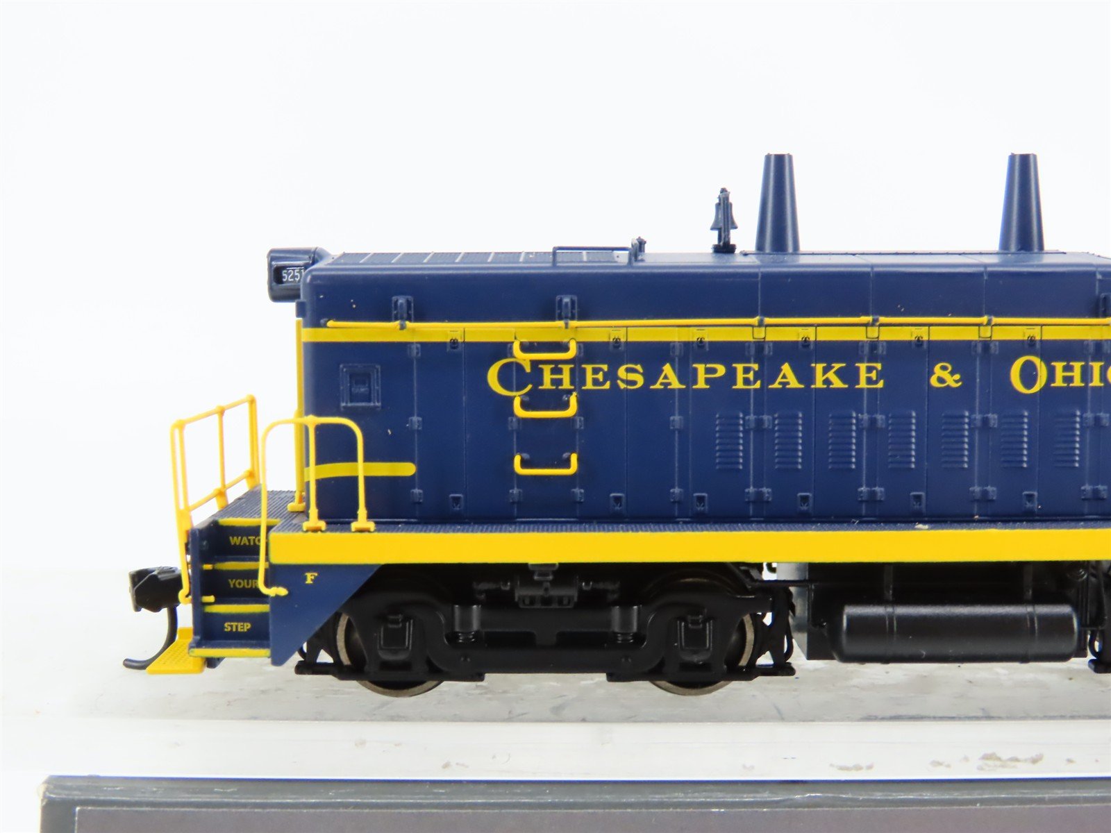 HO Walthers Proto 920-41501 C&O Chesapeake & Ohio SW9 Diesel #5251 w/DCC & Sound