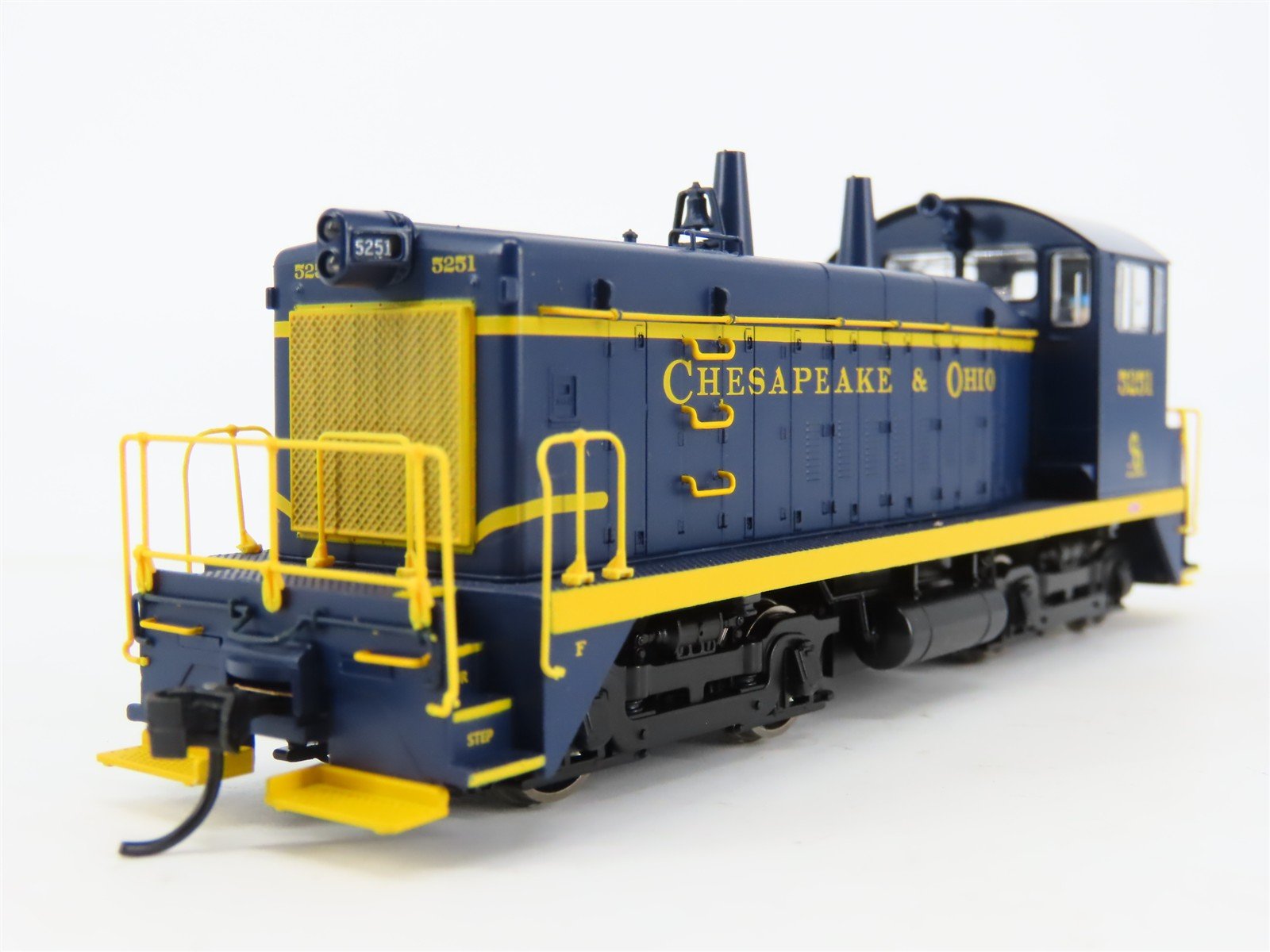 HO Walthers Proto 920-41501 C&O Chesapeake & Ohio SW9 Diesel #5251 w/DCC & Sound