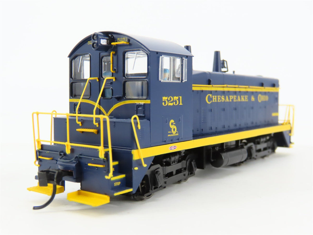 HO Walthers Proto 920-41501 C&amp;O Chesapeake &amp; Ohio SW9 Diesel #5251 w/DCC &amp; Sound