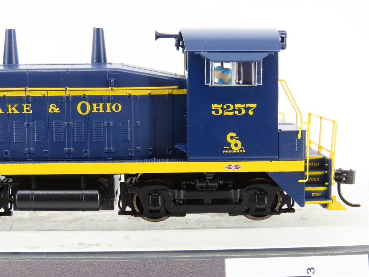 HO Walthers Proto 920-41502 C&amp;O Chesapeake &amp; Ohio SW9 Diesel #5257 w/DCC &amp; Sound