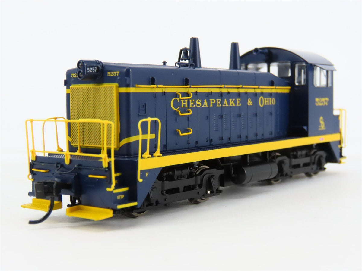 HO Walthers Proto 920-41502 C&amp;O Chesapeake &amp; Ohio SW9 Diesel #5257 w/DCC &amp; Sound