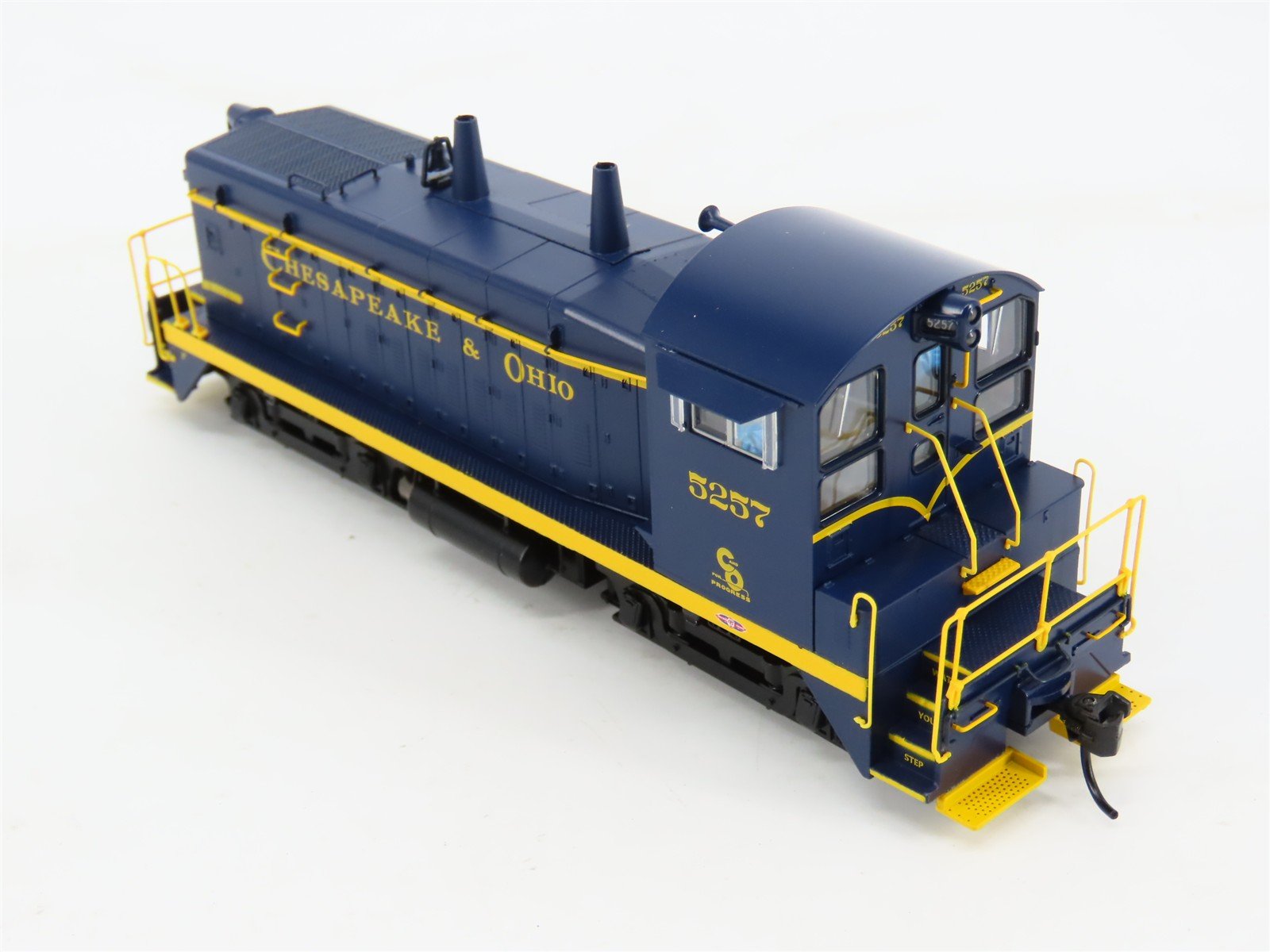 HO Walthers Proto 920-41502 C&O Chesapeake & Ohio SW9 Diesel #5257 w/DCC & Sound