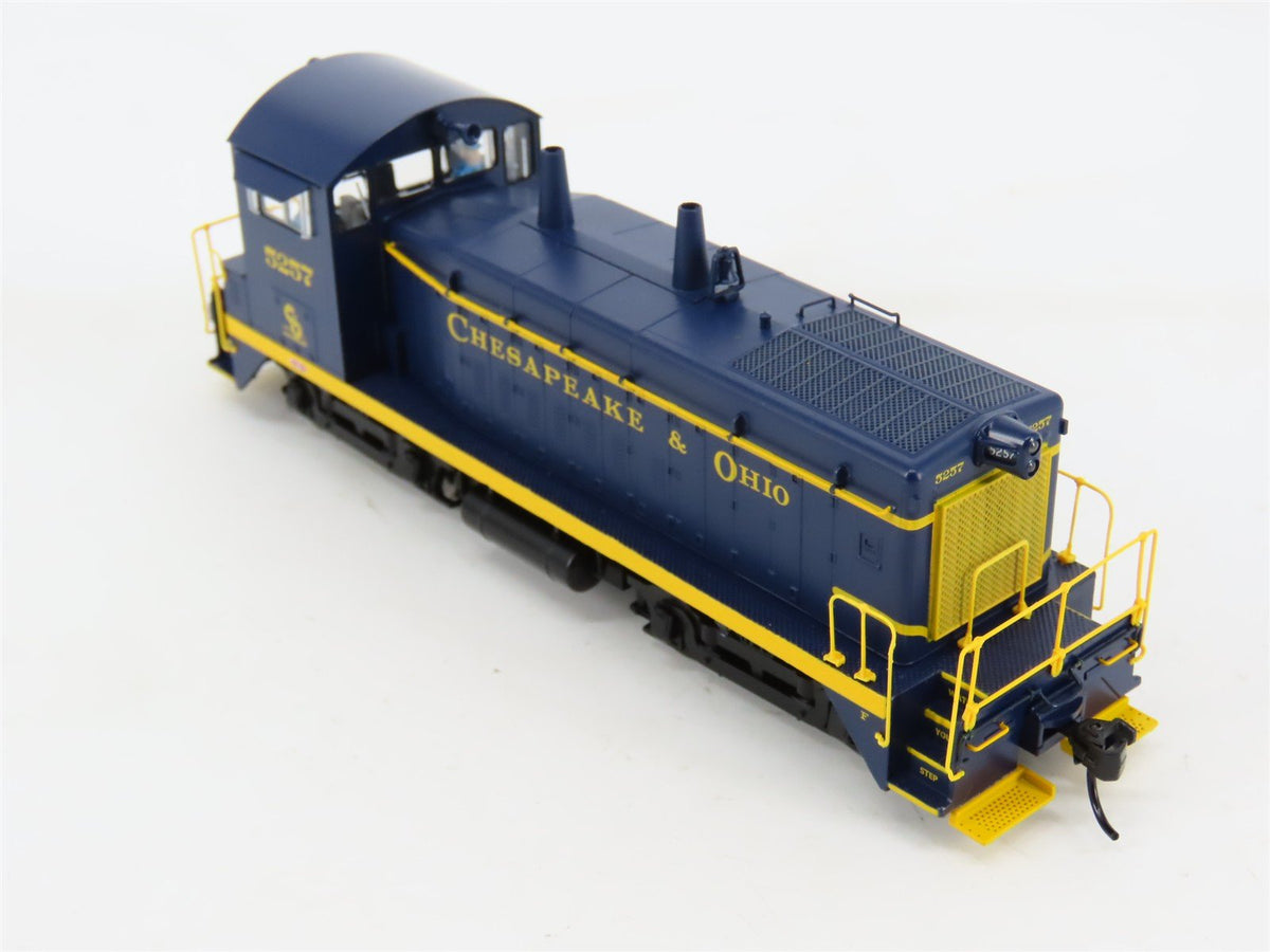 HO Walthers Proto 920-41502 C&amp;O Chesapeake &amp; Ohio SW9 Diesel #5257 w/DCC &amp; Sound