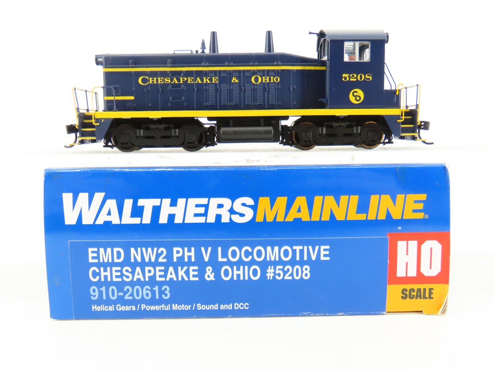 HO Walthers Mainline 910-20613 C&O EMD NW2 Ph. V Diesel #5208 w/ DCC & Sound