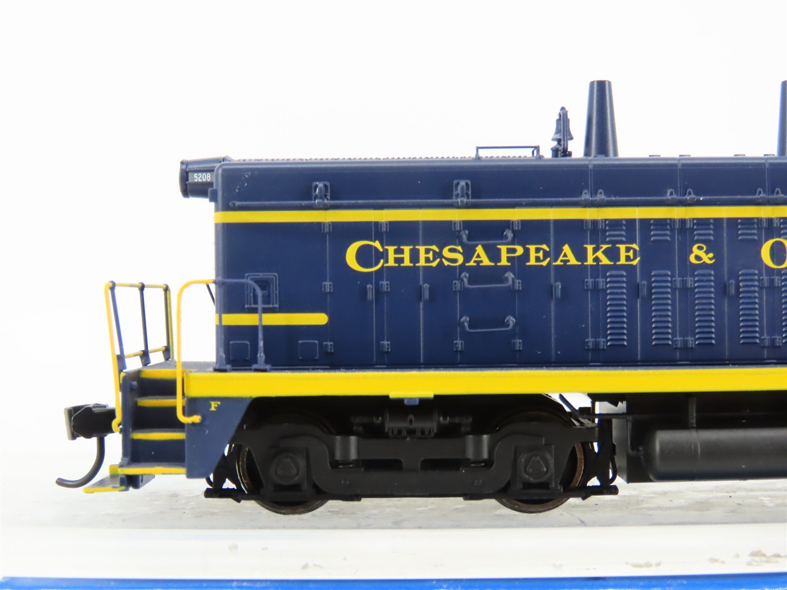 HO Walthers Mainline 910-20613 C&O EMD NW2 Ph. V Diesel #5208 w/ DCC & Sound