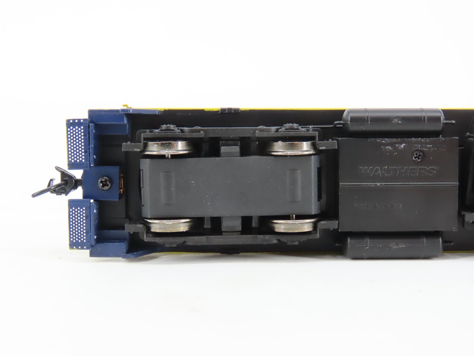 HO Walthers Mainline 910-20613 C&O EMD NW2 Ph. V Diesel #5208 w/ DCC & Sound