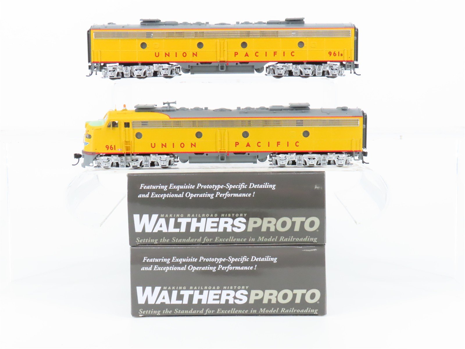 HO Walthers Proto 920-42377 UP Union Pacific EMD E9A/B Diesel Set w/ DCC & Sound