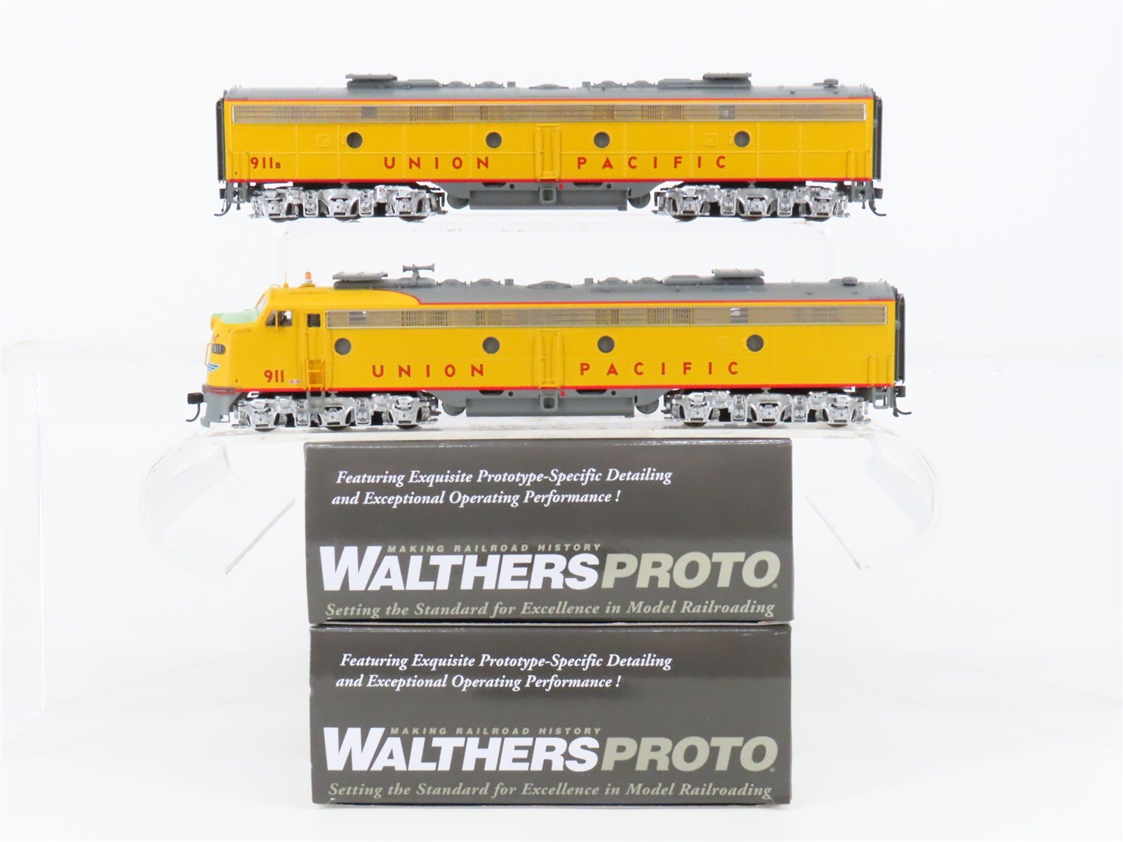 HO Walthers Proto 920-42376 UP Union Pacific EMD E9A/B Diesel Set w/ DCC & Sound