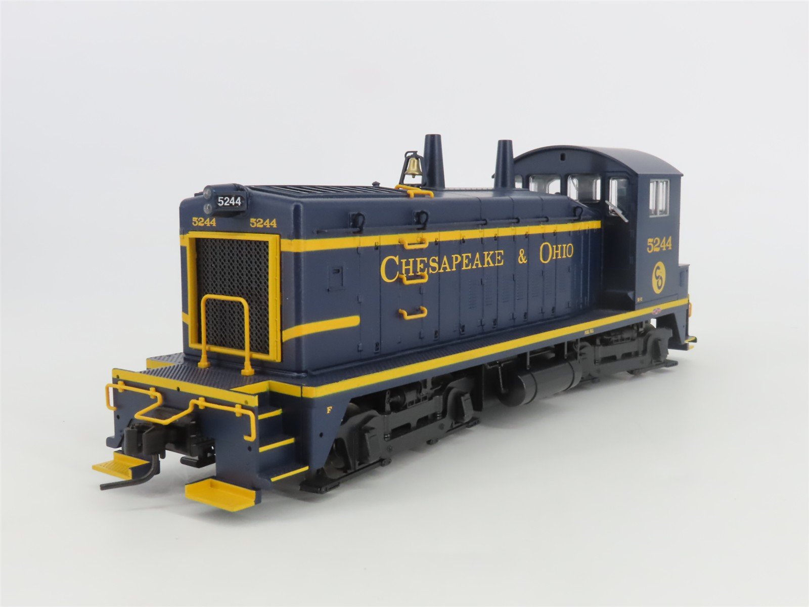 O Scale 2-Rail Atlas 6177-2 C&O Chesapeake & Ohio EMD SW9 Diesel Switcher #5244