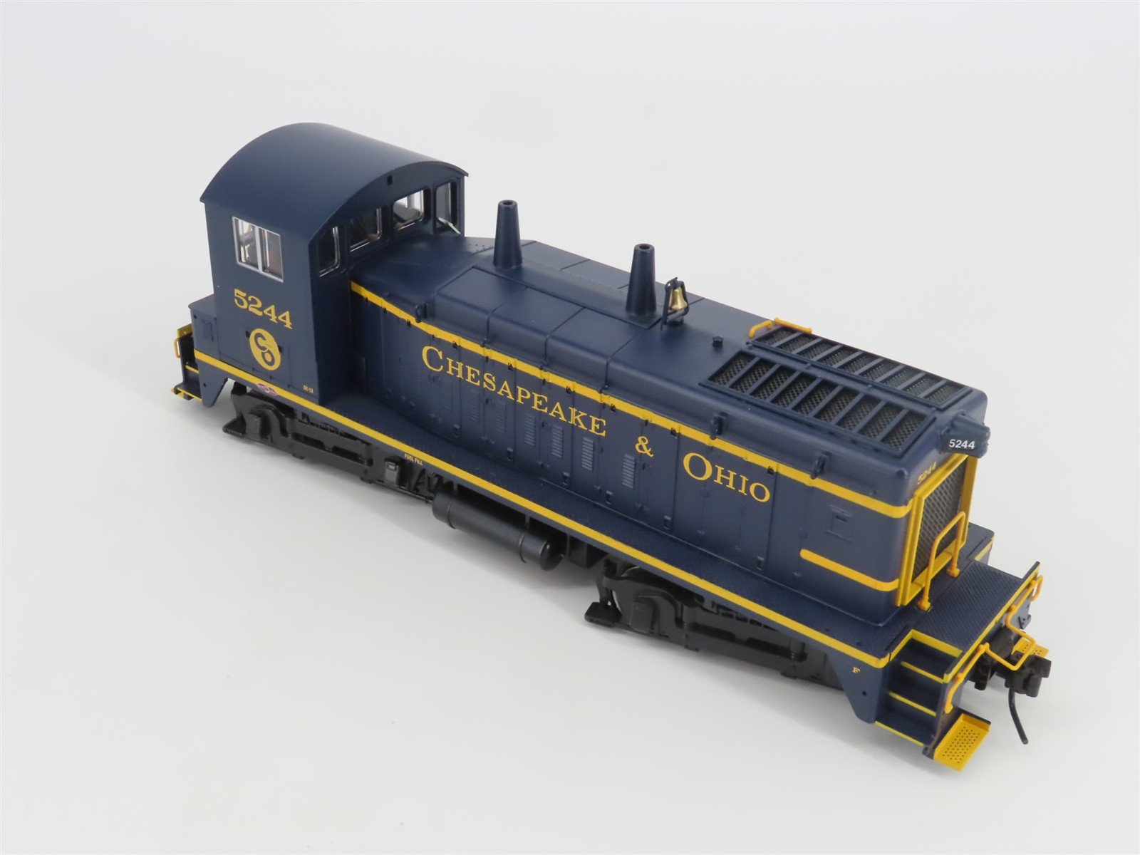 O Scale 2-Rail Atlas 6177-2 C&O Chesapeake & Ohio EMD SW9 Diesel Switcher #5244