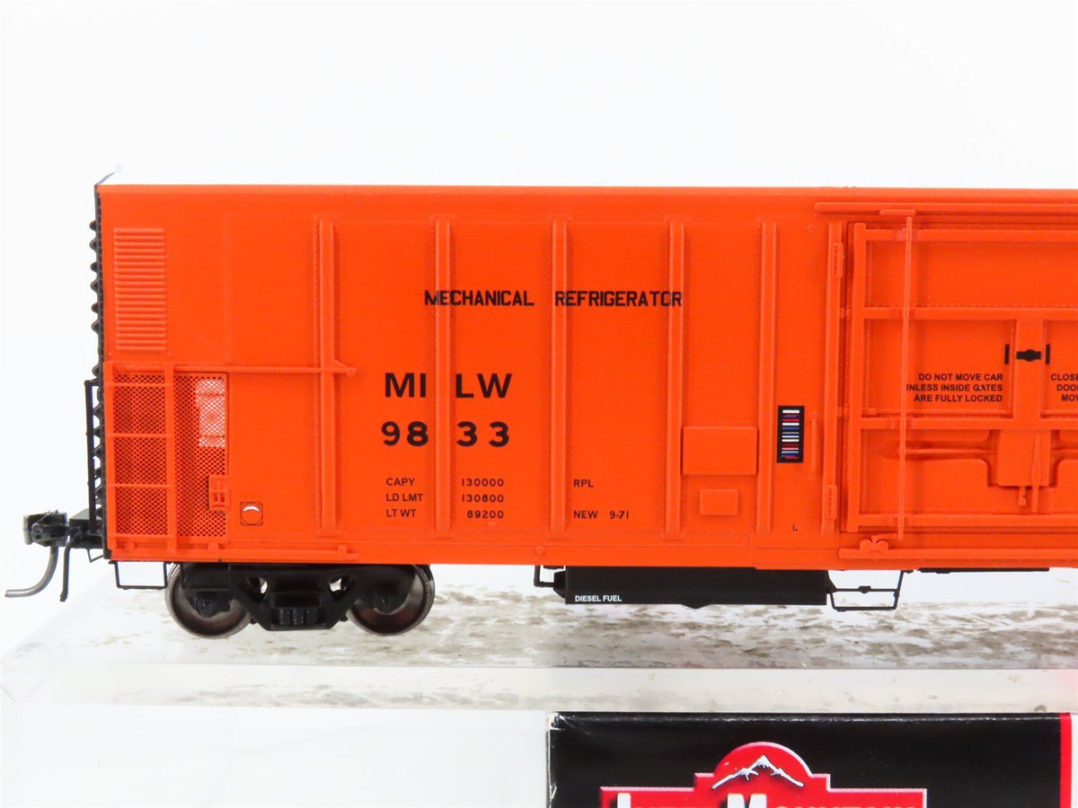 HO Scale InterMountain 48815-03* MILW Milwaukee Road Mechanical Reefer #9833