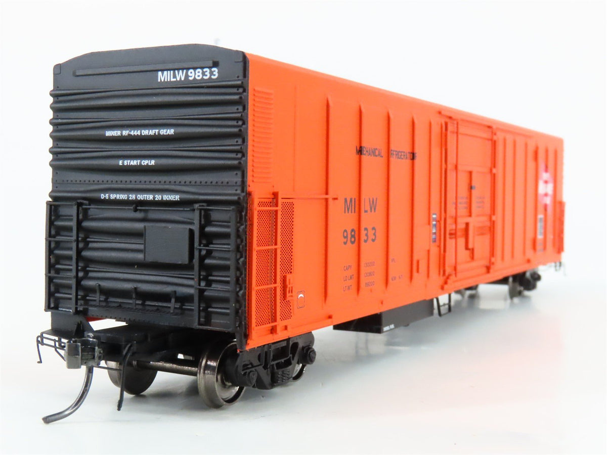 HO Scale InterMountain 48815-03* MILW Milwaukee Road Mechanical Reefer #9833