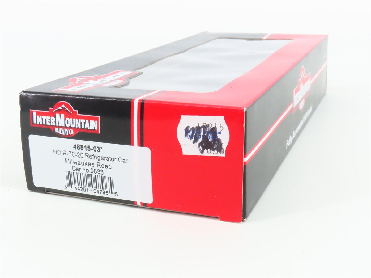 HO Scale InterMountain 48815-03* MILW Milwaukee Road Mechanical Reefer #9833