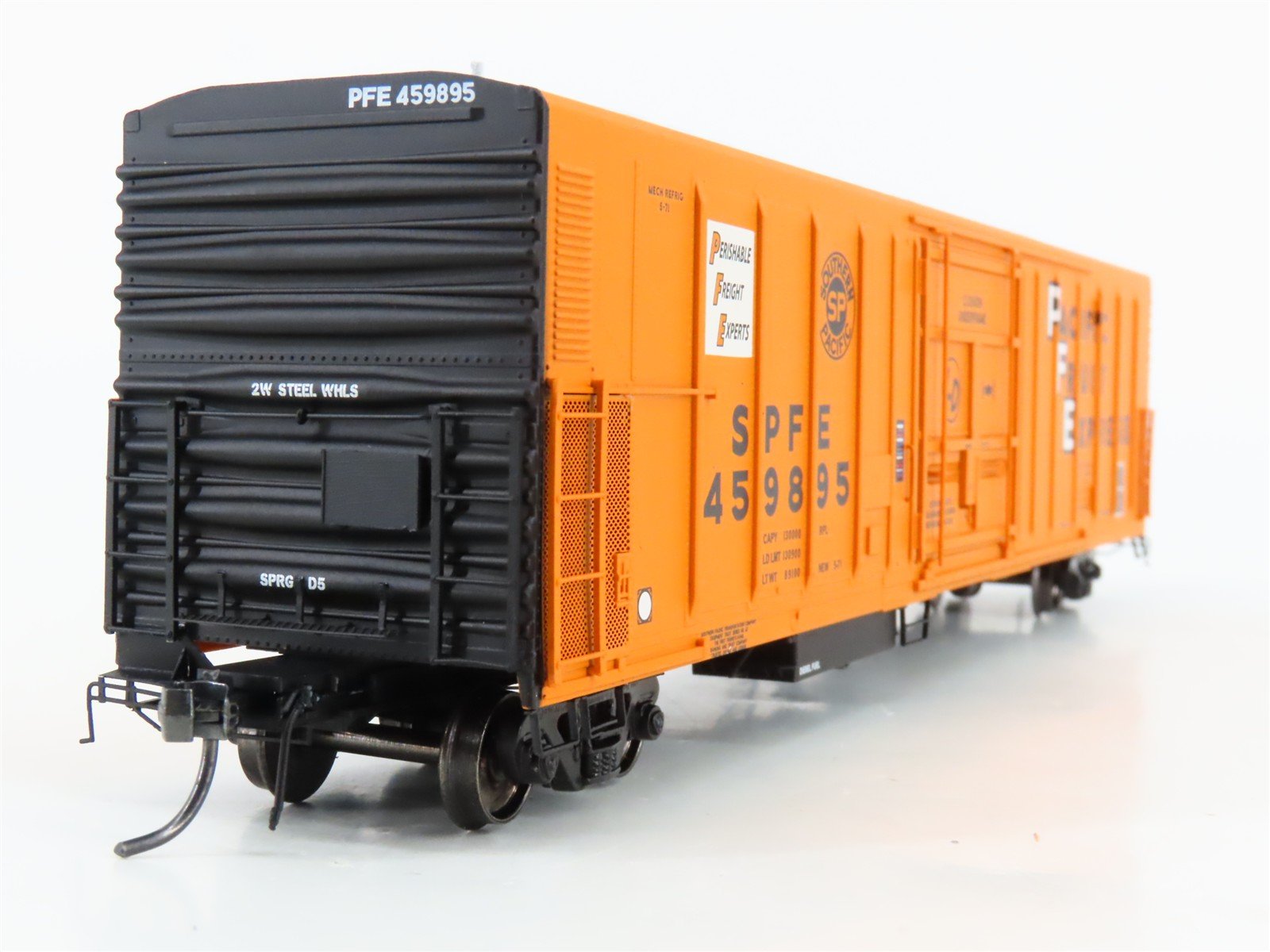 HO Scale InterMountain 48813-04* SPFE Pacific Fruit Express Reefer #459895