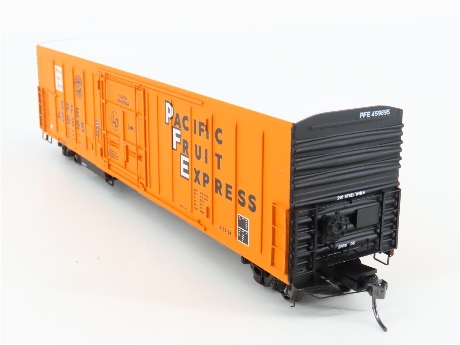 HO Scale InterMountain 48813-04* SPFE Pacific Fruit Express Reefer #459895