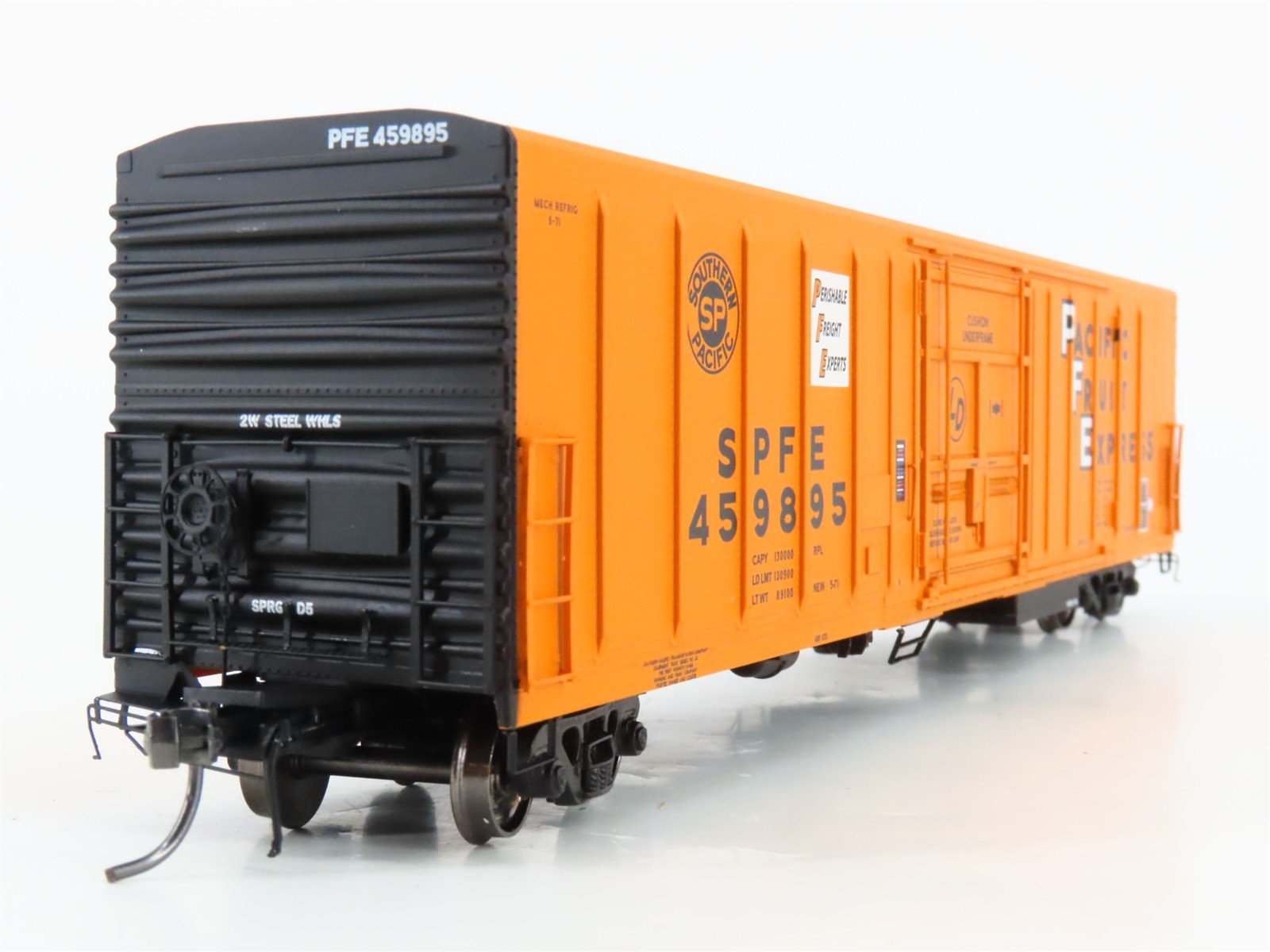 HO Scale InterMountain 48813-04* SPFE Pacific Fruit Express Reefer #459895