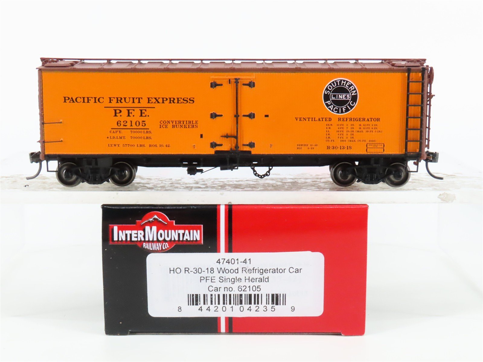 HO Scale InterMountain 47401-41 PFE Pacific Fruit Express Reefer #62105
