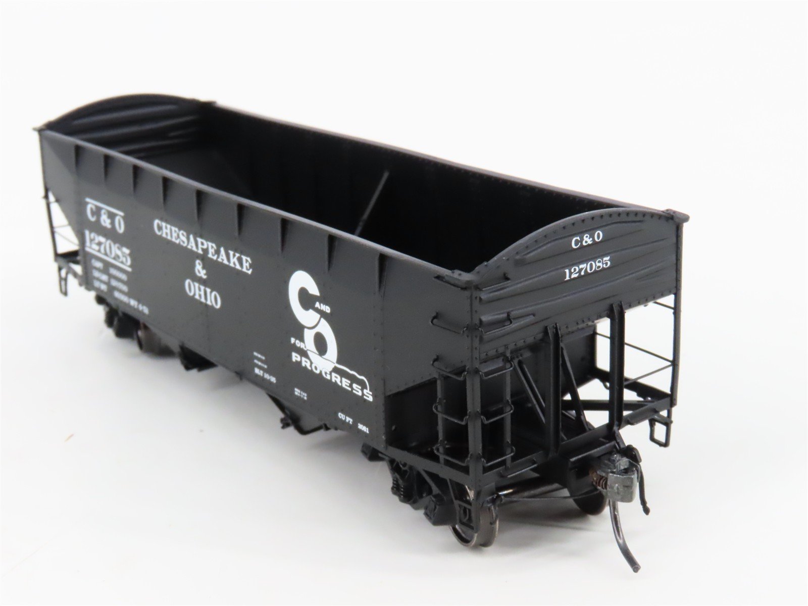 HO Scale InterMountain 47170-11* C&O Chesapeake & Ohio 2-Bay Open Hopper #127085