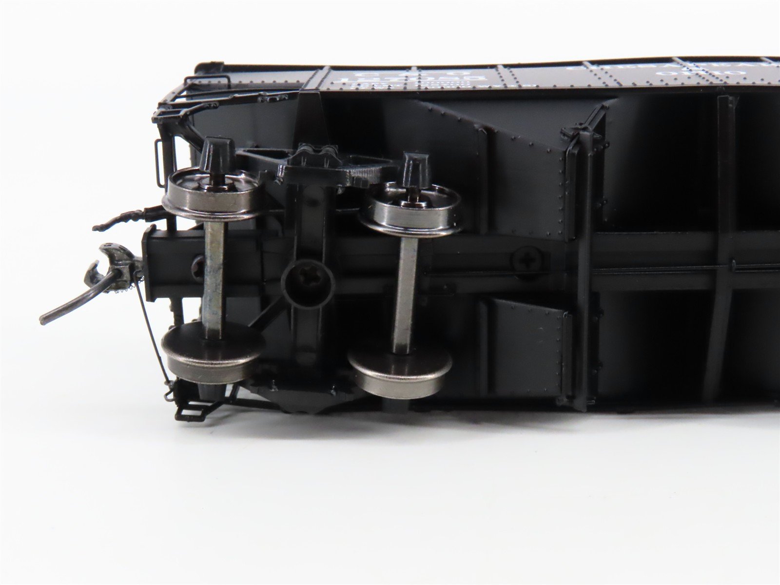 HO Scale InterMountain 47170-11* C&O Chesapeake & Ohio 2-Bay Open Hopper #127085