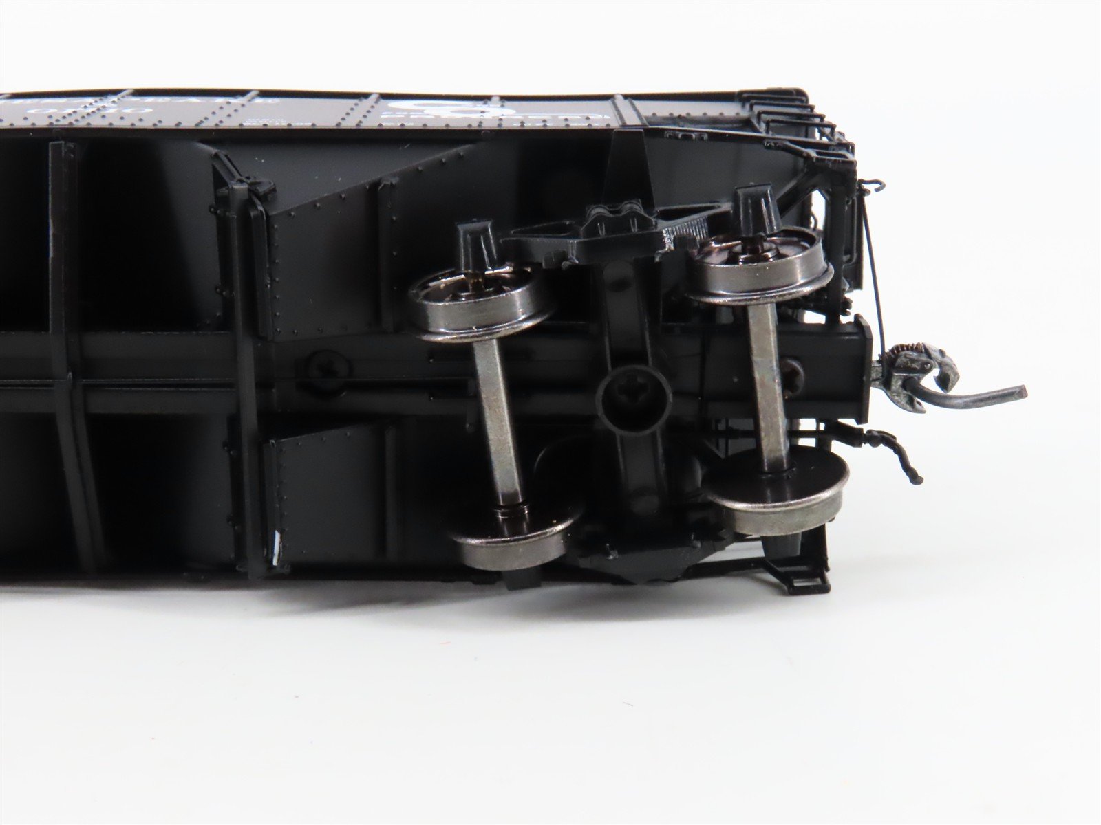 HO Scale InterMountain 47170-11* C&O Chesapeake & Ohio 2-Bay Open Hopper #127085