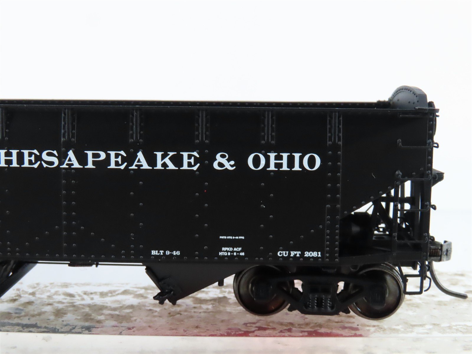 HO Scale InterMountain 47172-10* C&O Chesapeake & Ohio 2-Bay Open Hopper #48483