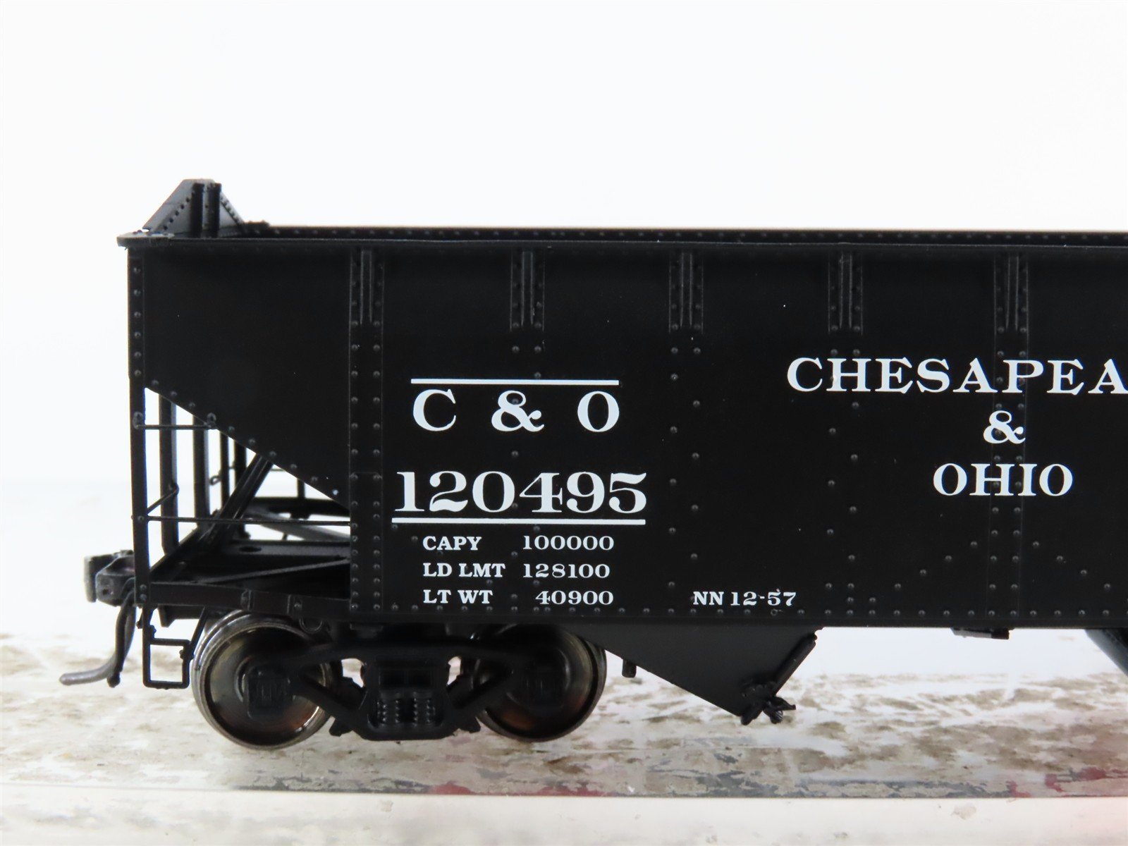 HO Scale InterMountain 47169-06 C&O Chesapeake & Ohio 2-Bay Open Hopper #120495