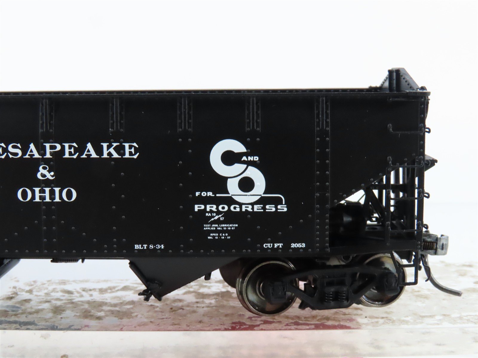 HO Scale InterMountain 47169-06 C&O Chesapeake & Ohio 2-Bay Open Hopper #120495