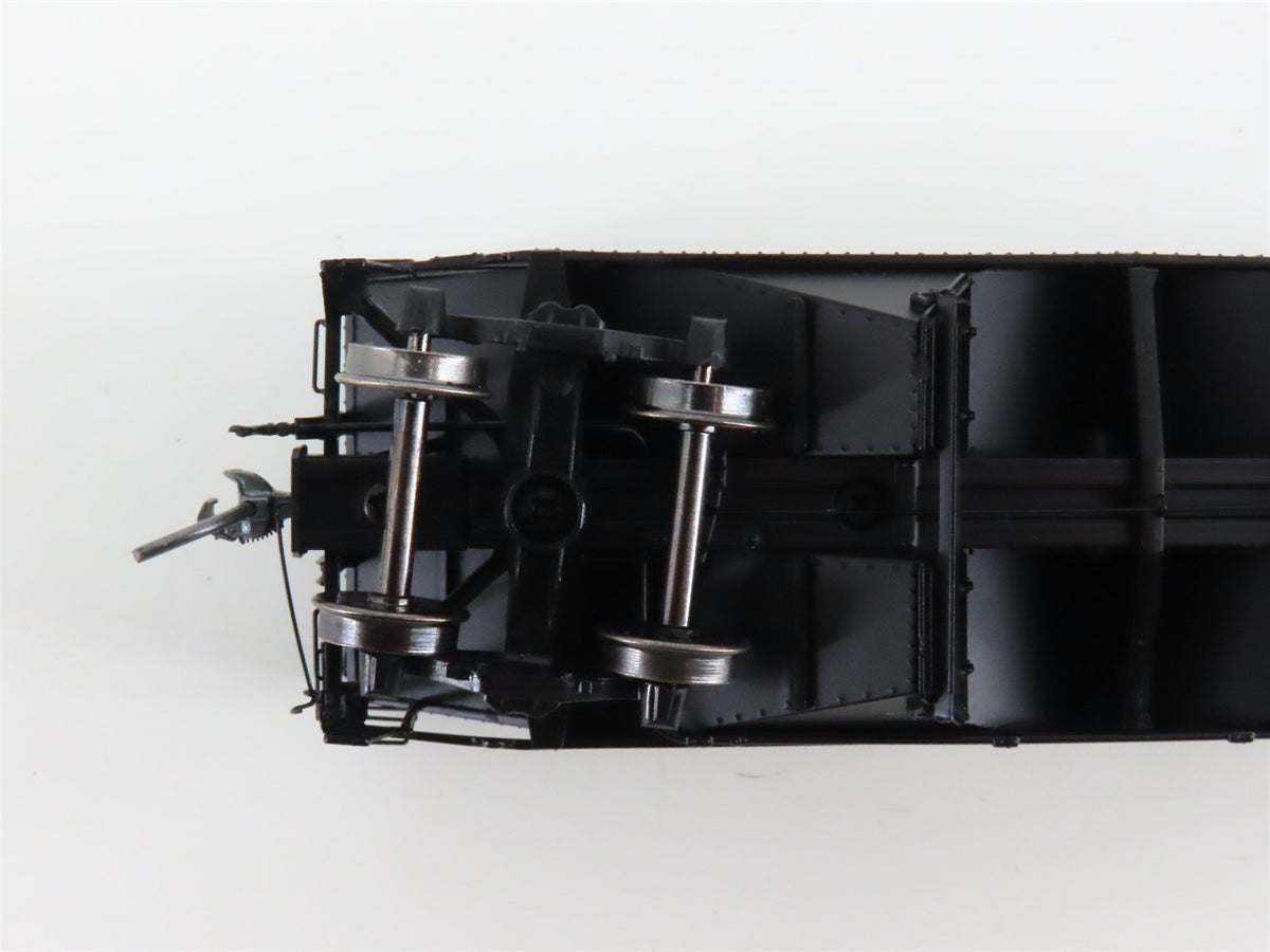 HO Scale InterMountain 47169-06 C&amp;O Chesapeake &amp; Ohio 2-Bay Open Hopper #120495