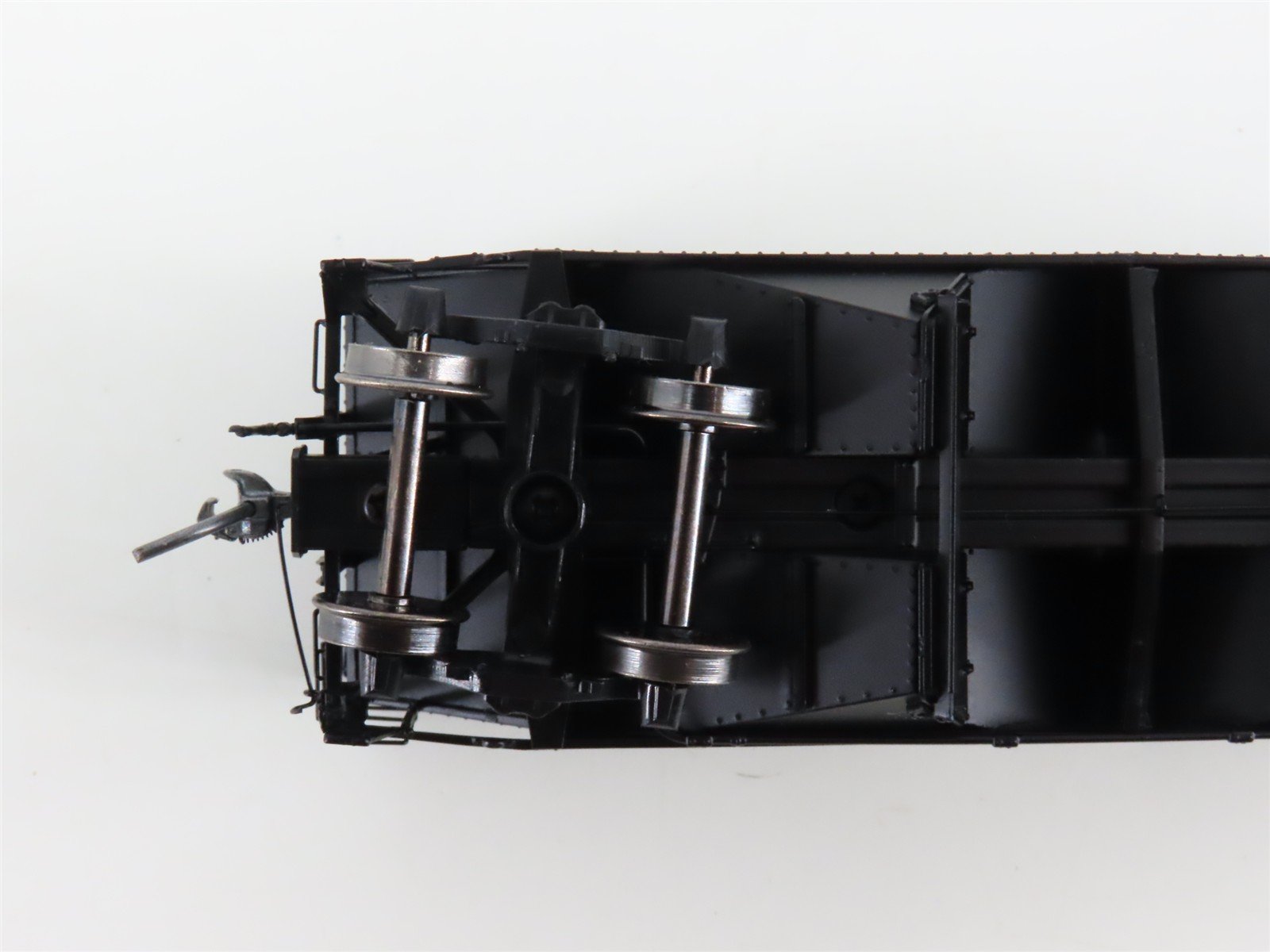 HO Scale InterMountain 47169-06 C&O Chesapeake & Ohio 2-Bay Open Hopper #120495