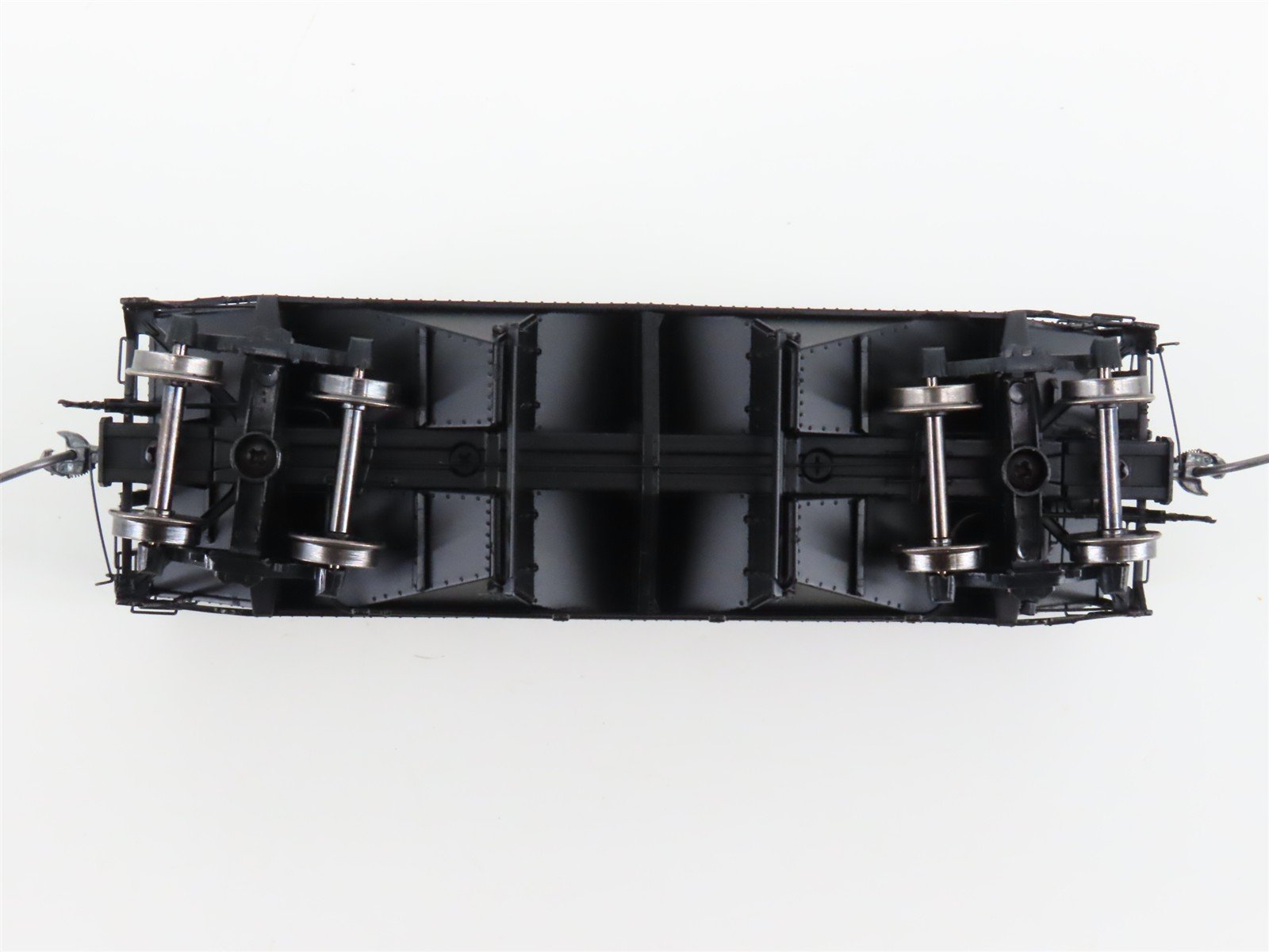 HO Scale InterMountain 47169-06 C&O Chesapeake & Ohio 2-Bay Open Hopper #120495