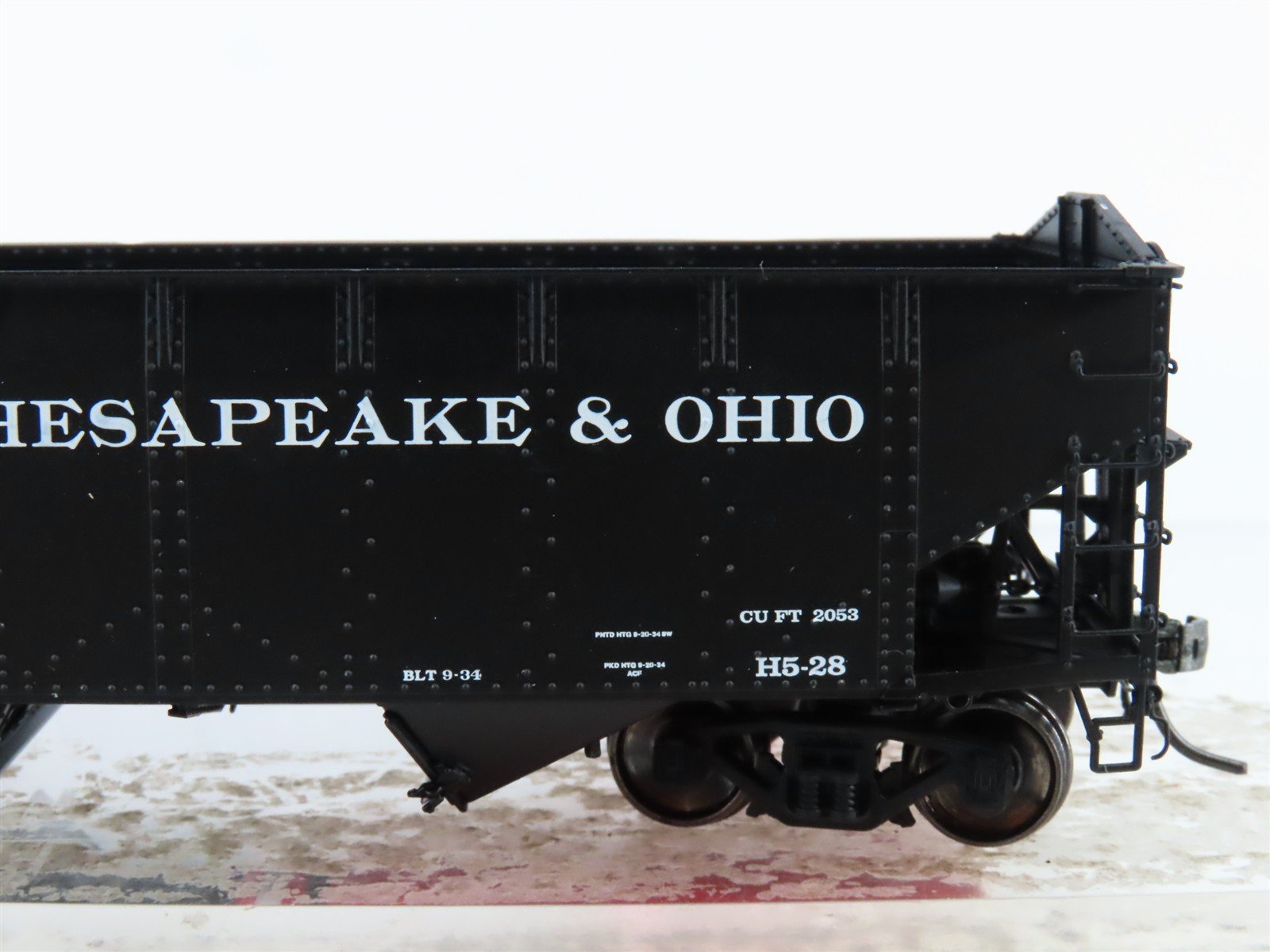 HO Scale InterMountain 47167-09* C&O Chesapeake & Ohio 2-Bay Open Hopper #121613