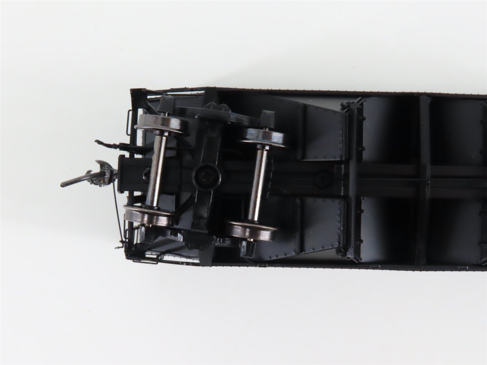 HO Scale InterMountain 47167-09* C&O Chesapeake & Ohio 2-Bay Open Hopper #121613