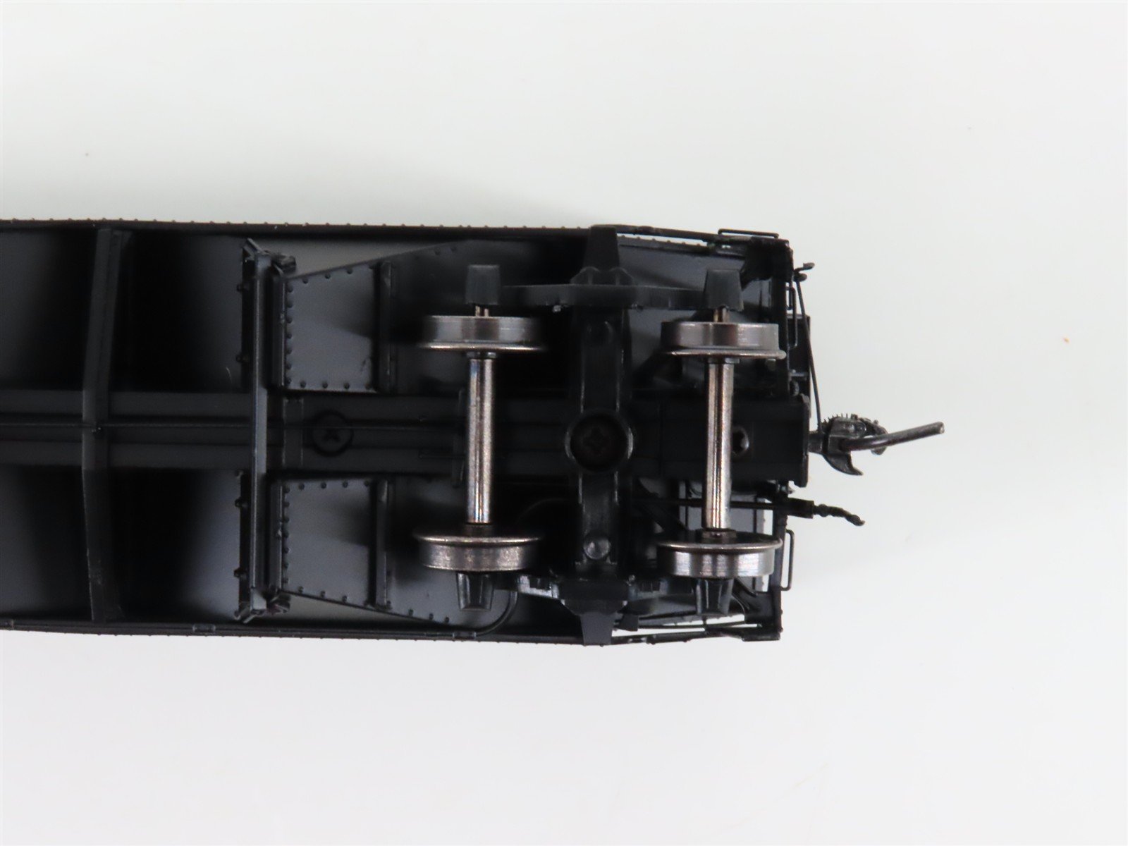 HO Scale InterMountain 47167-09* C&O Chesapeake & Ohio 2-Bay Open Hopper #121613