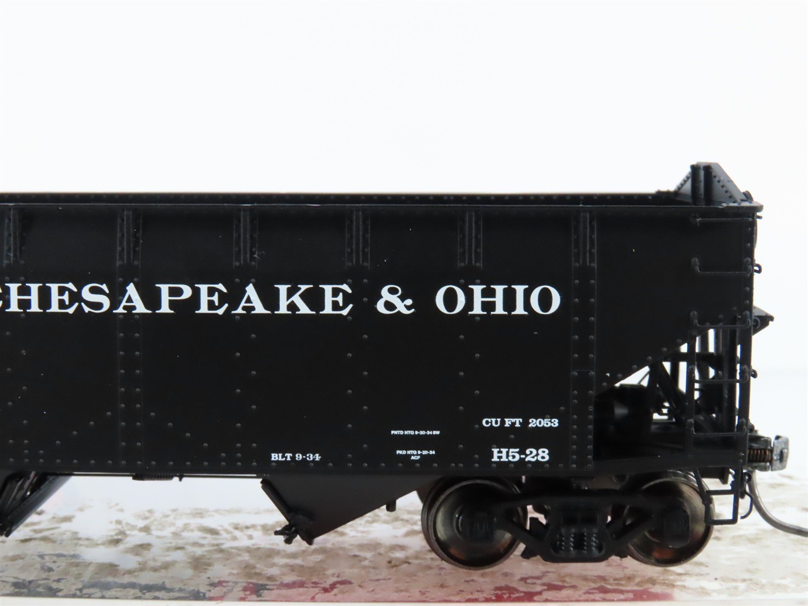 HO Scale InterMountain 47167-08* C&O Chesapeake & Ohio 2-Bay Open Hopper #121581
